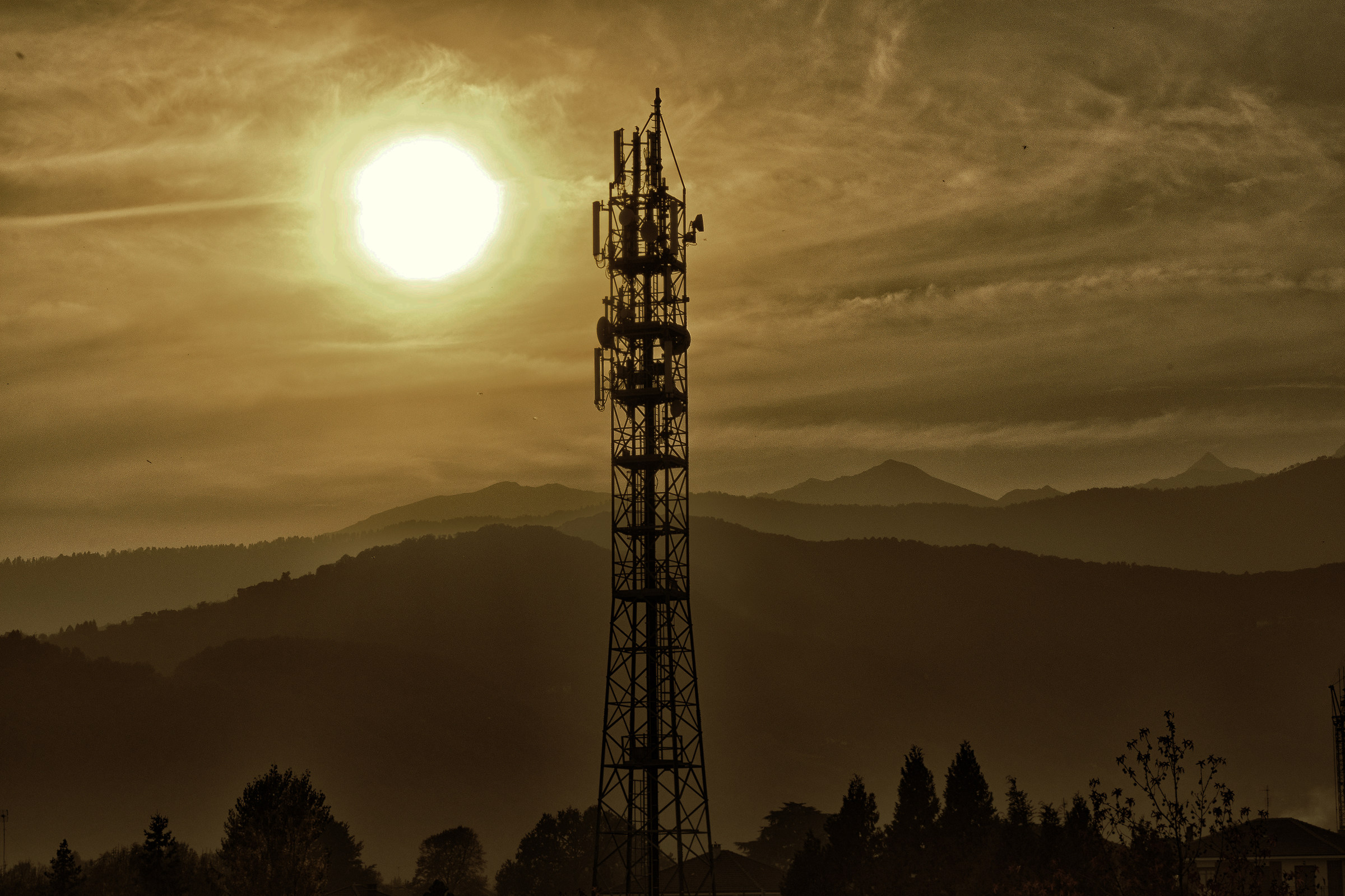 traliccio sulle alpi