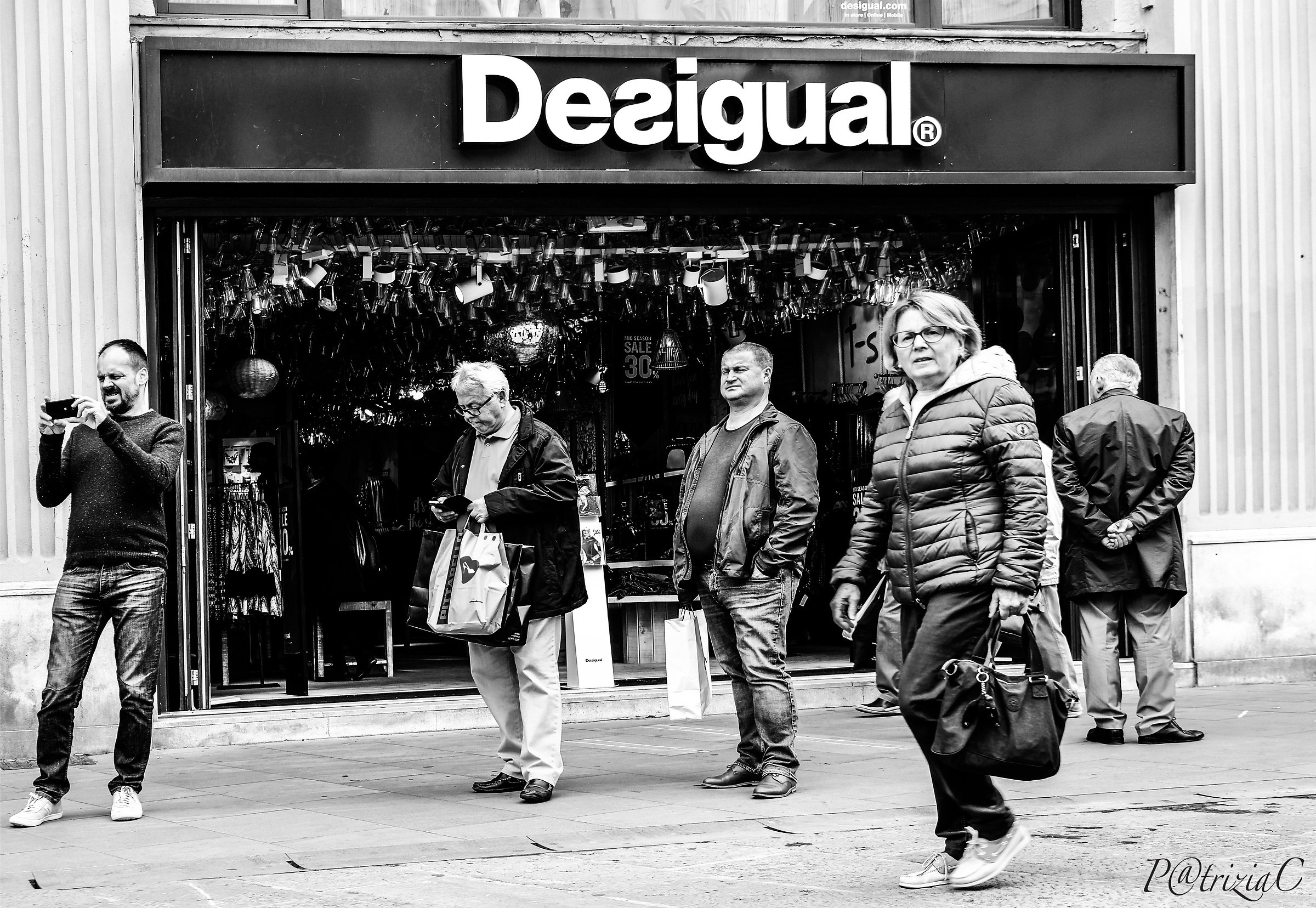 ...desigual ...