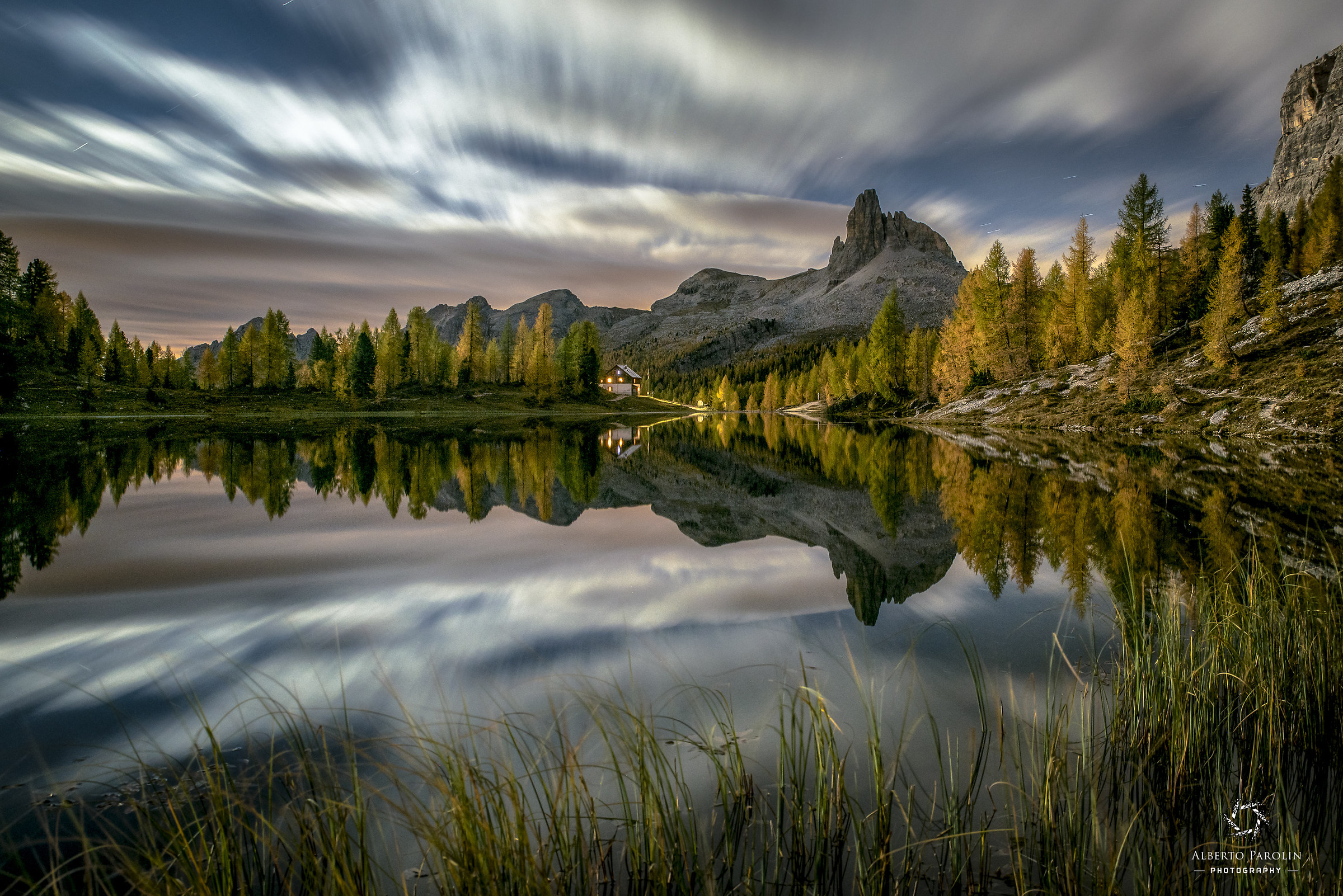 Alba lunare sul Lago di Federa