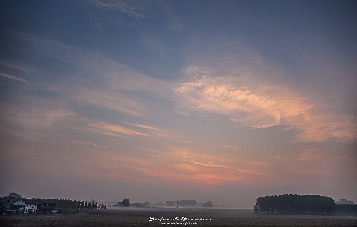 Alba lungo le rive del Po