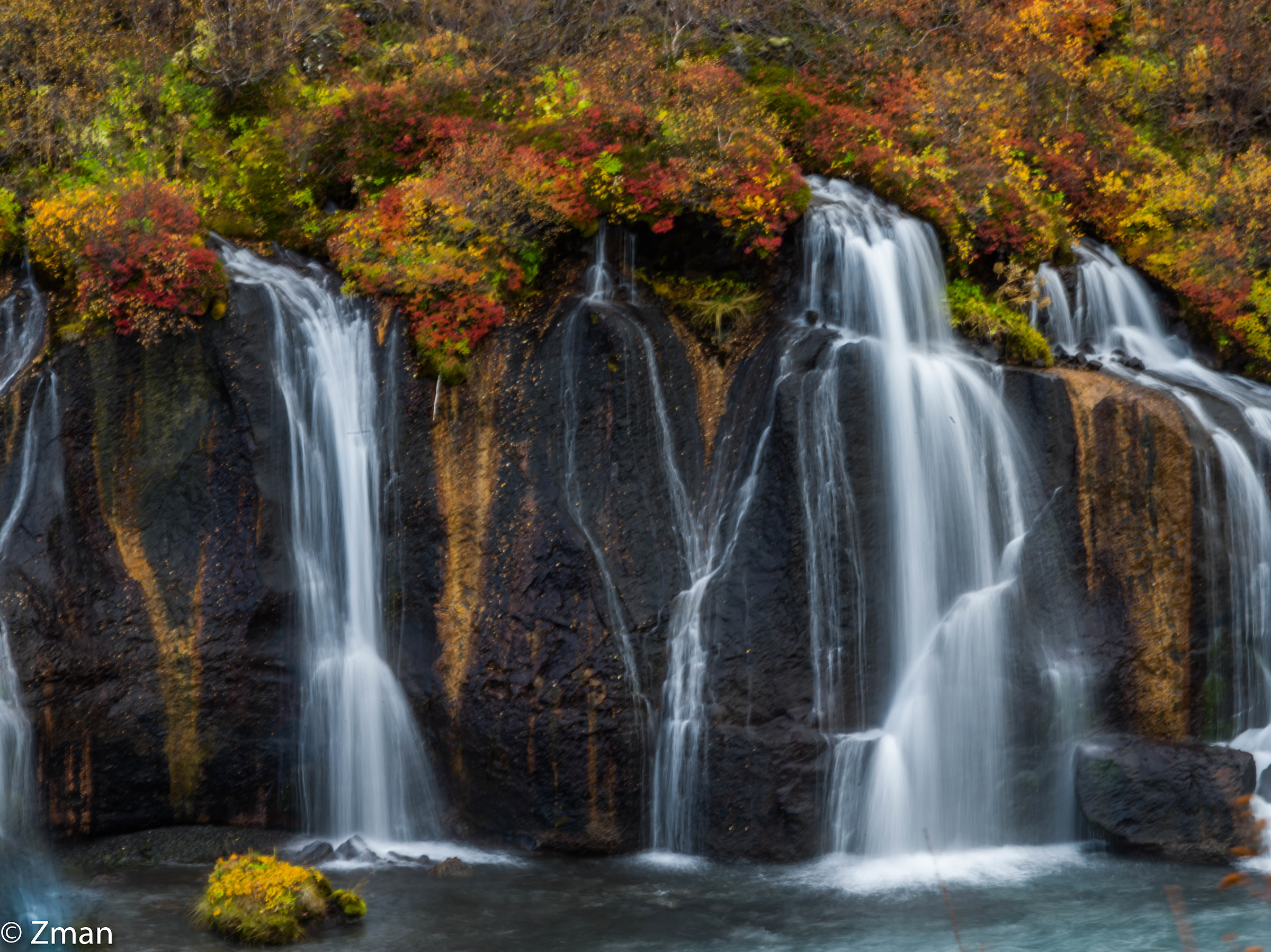 Le cascate di Hraunfossar