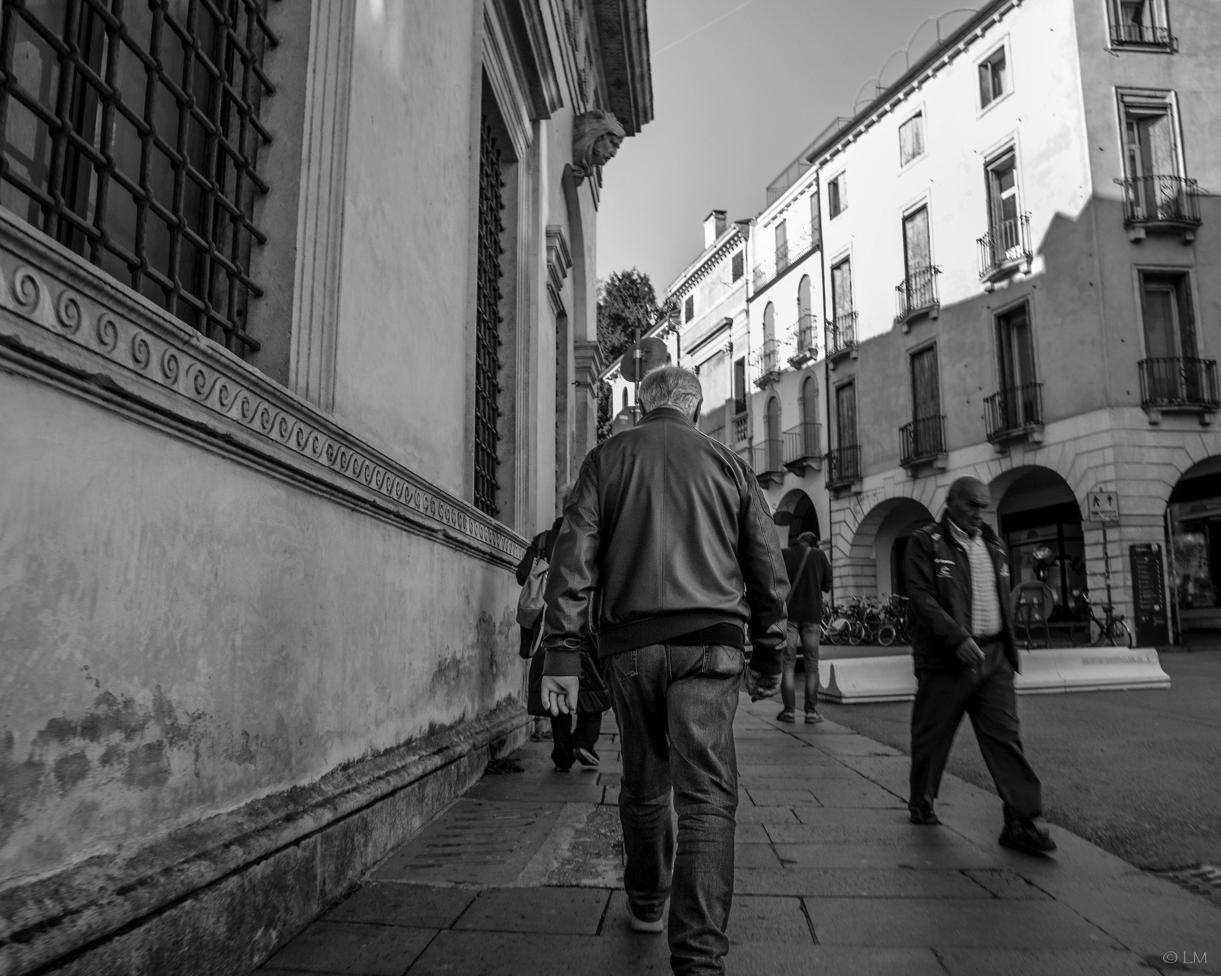 Walking to Vicenza ...