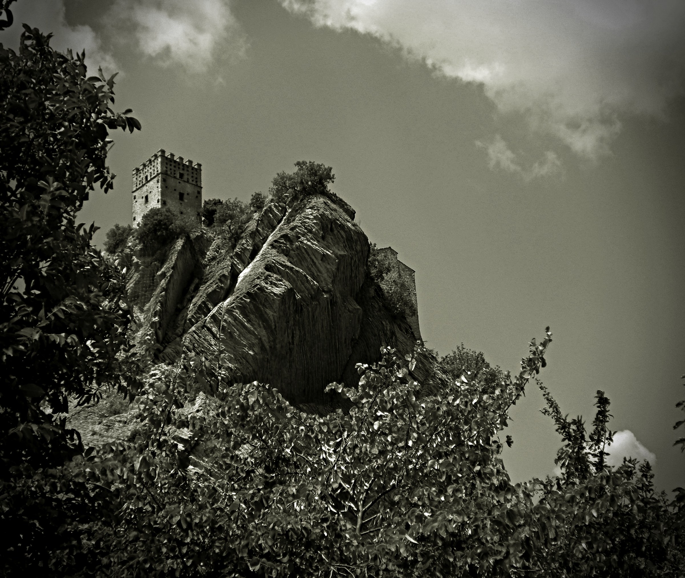 The castle of Roccascalegna