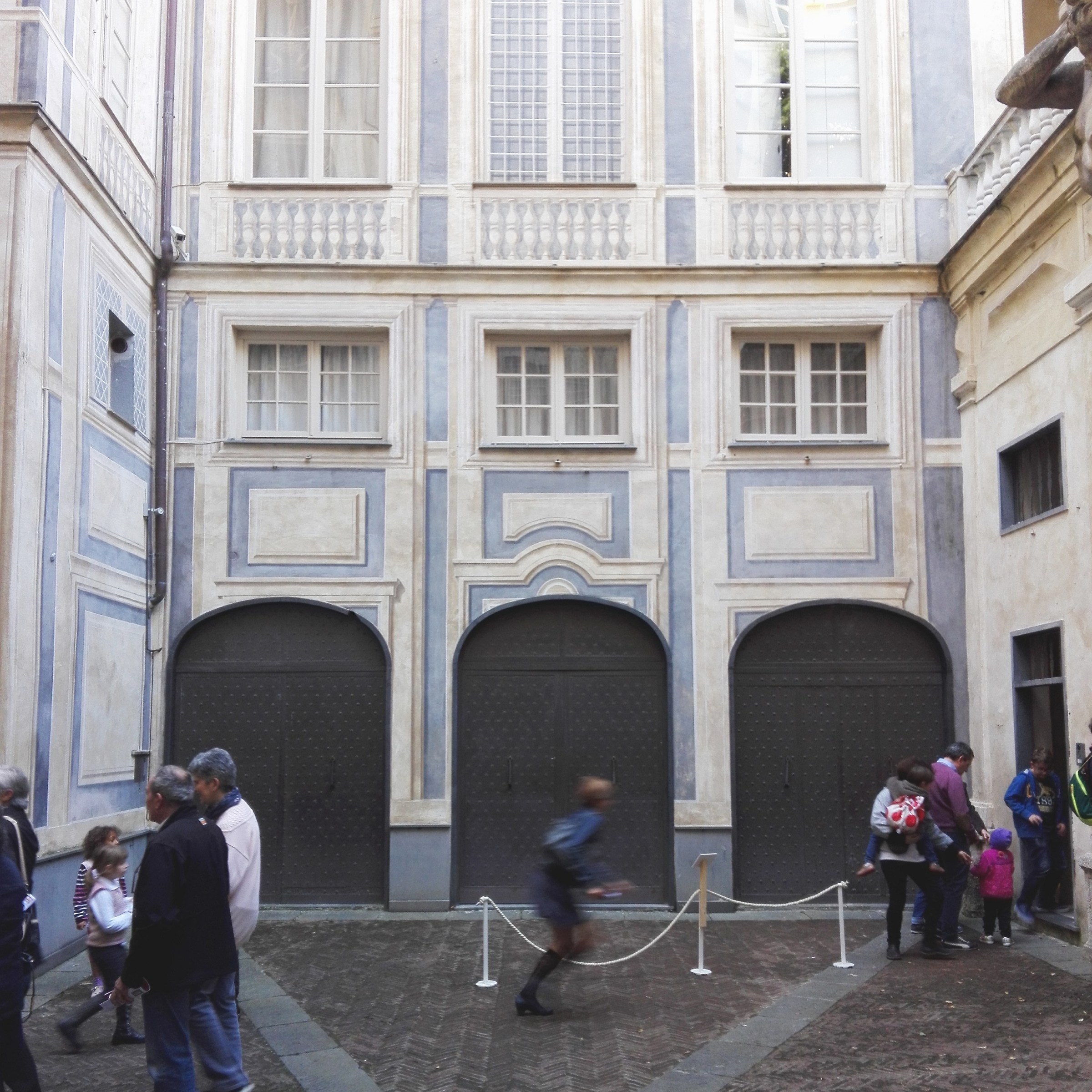 "She runs"_Palazzo Lomellino, Genova