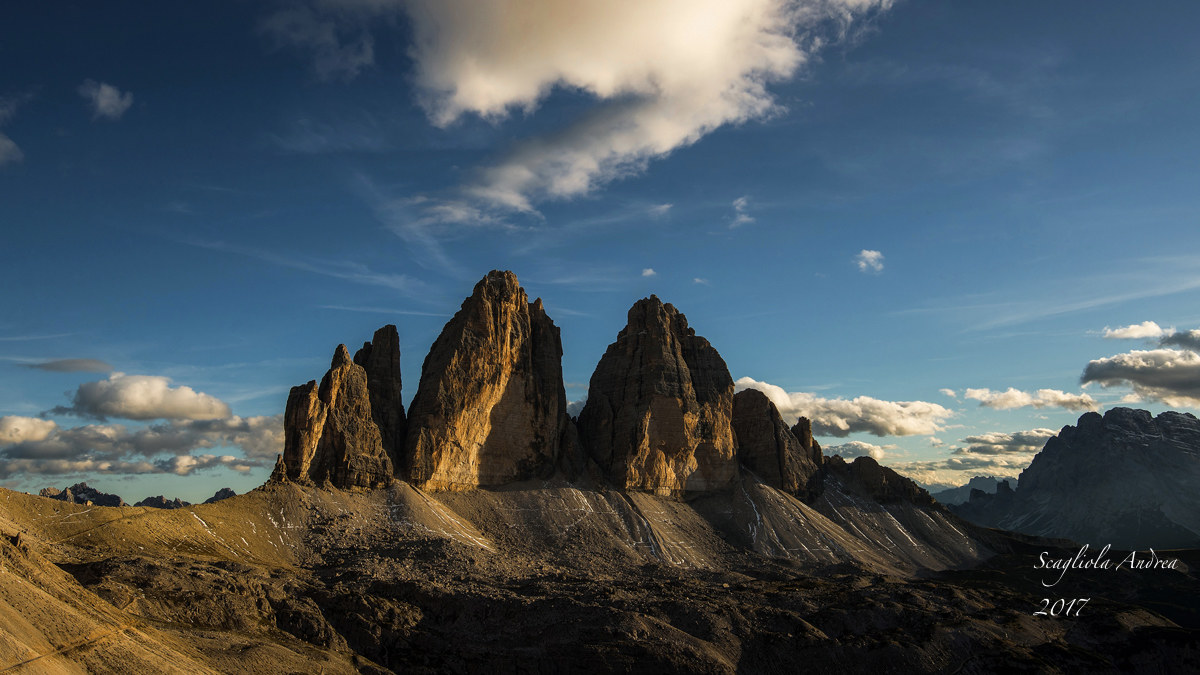 Three peaks in the fall