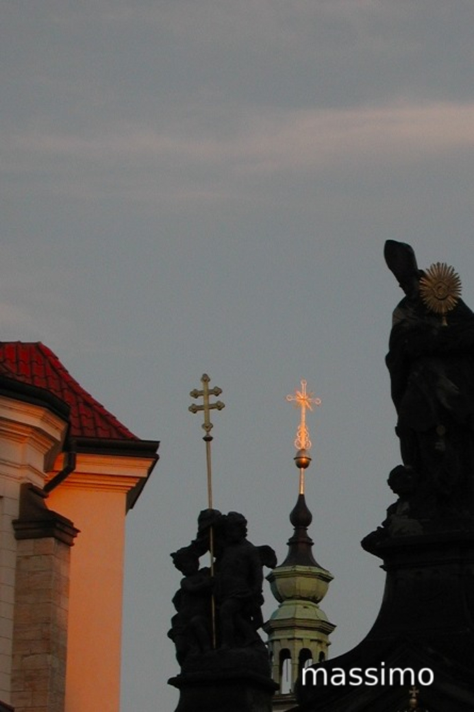 Praga, guardando in alto, al tramonto