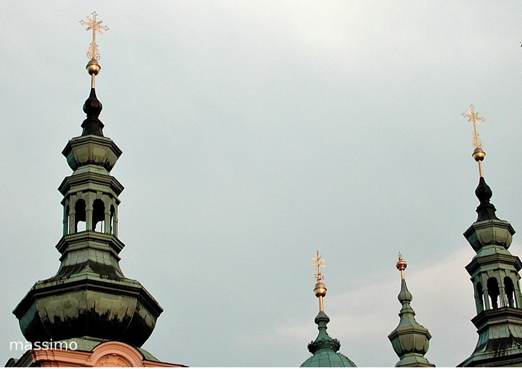 Praga,  guardando in alto, al tramonto