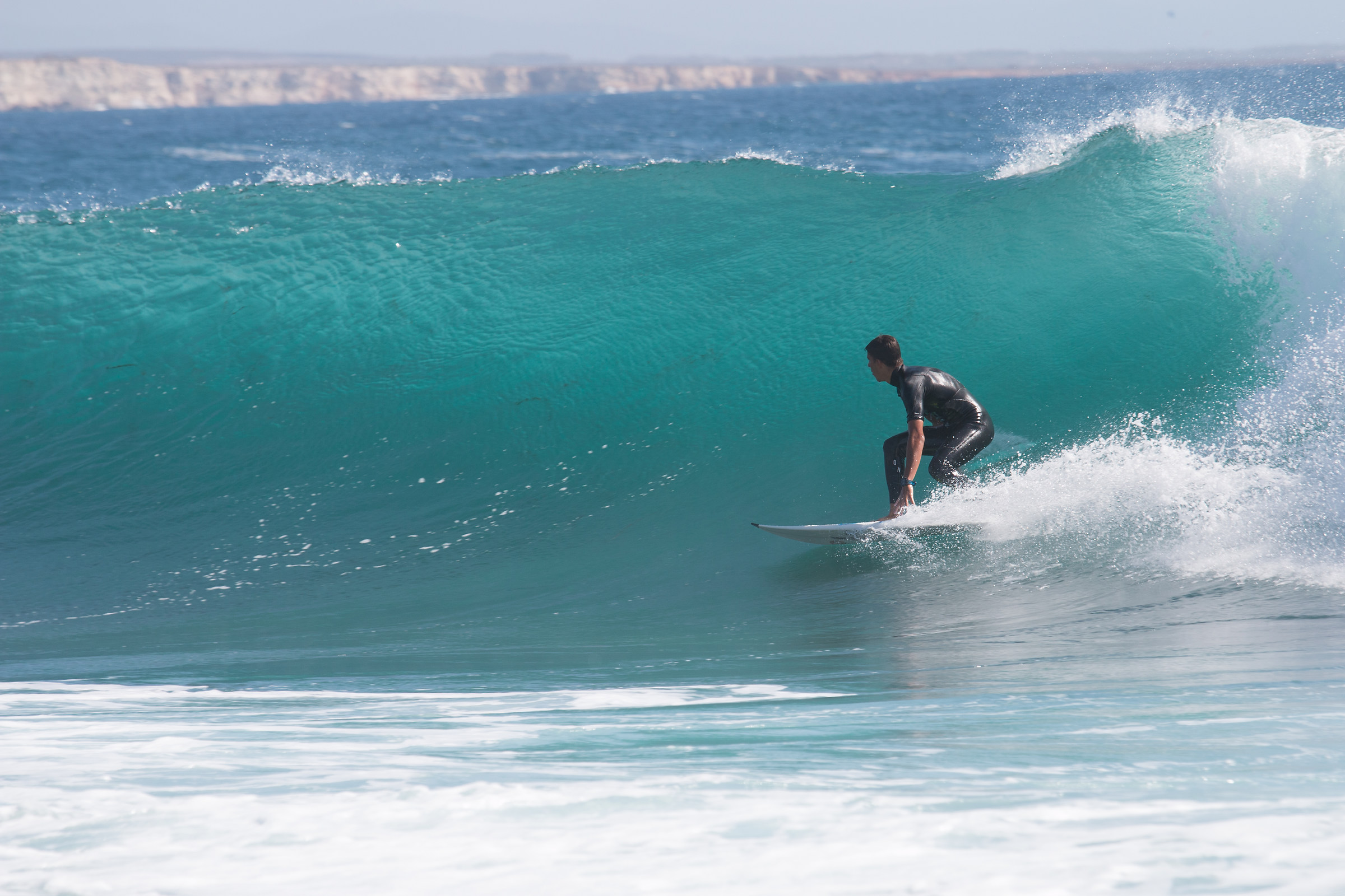 Surfando nelle limpide acque del Capo