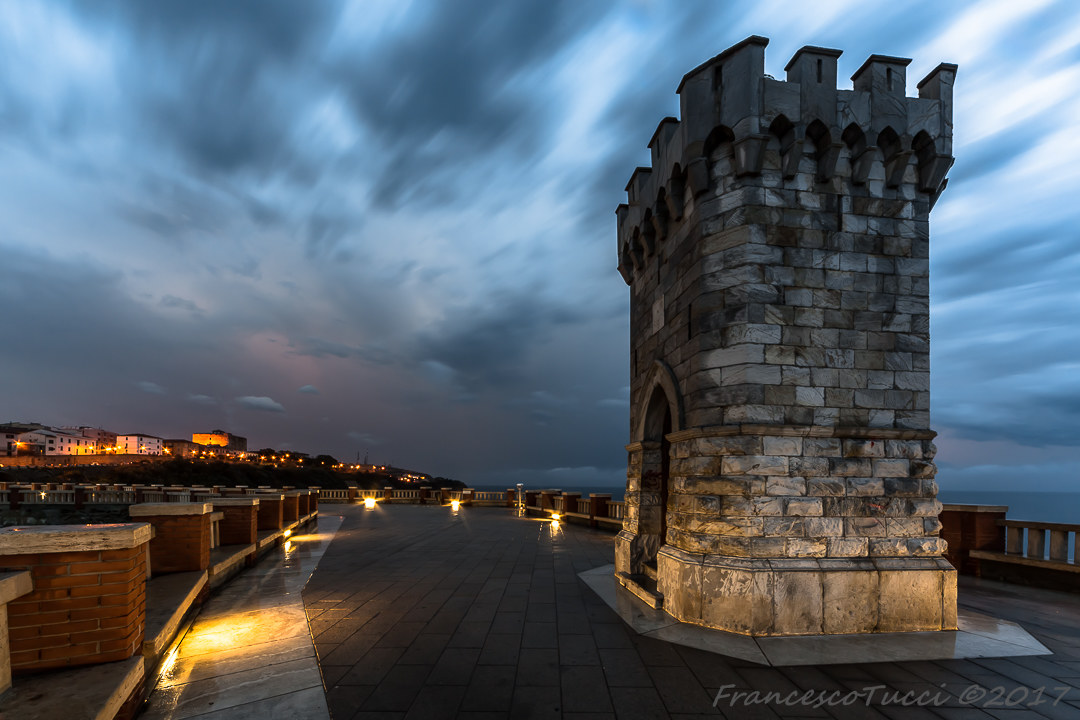 Il faro di Piazza Bovio