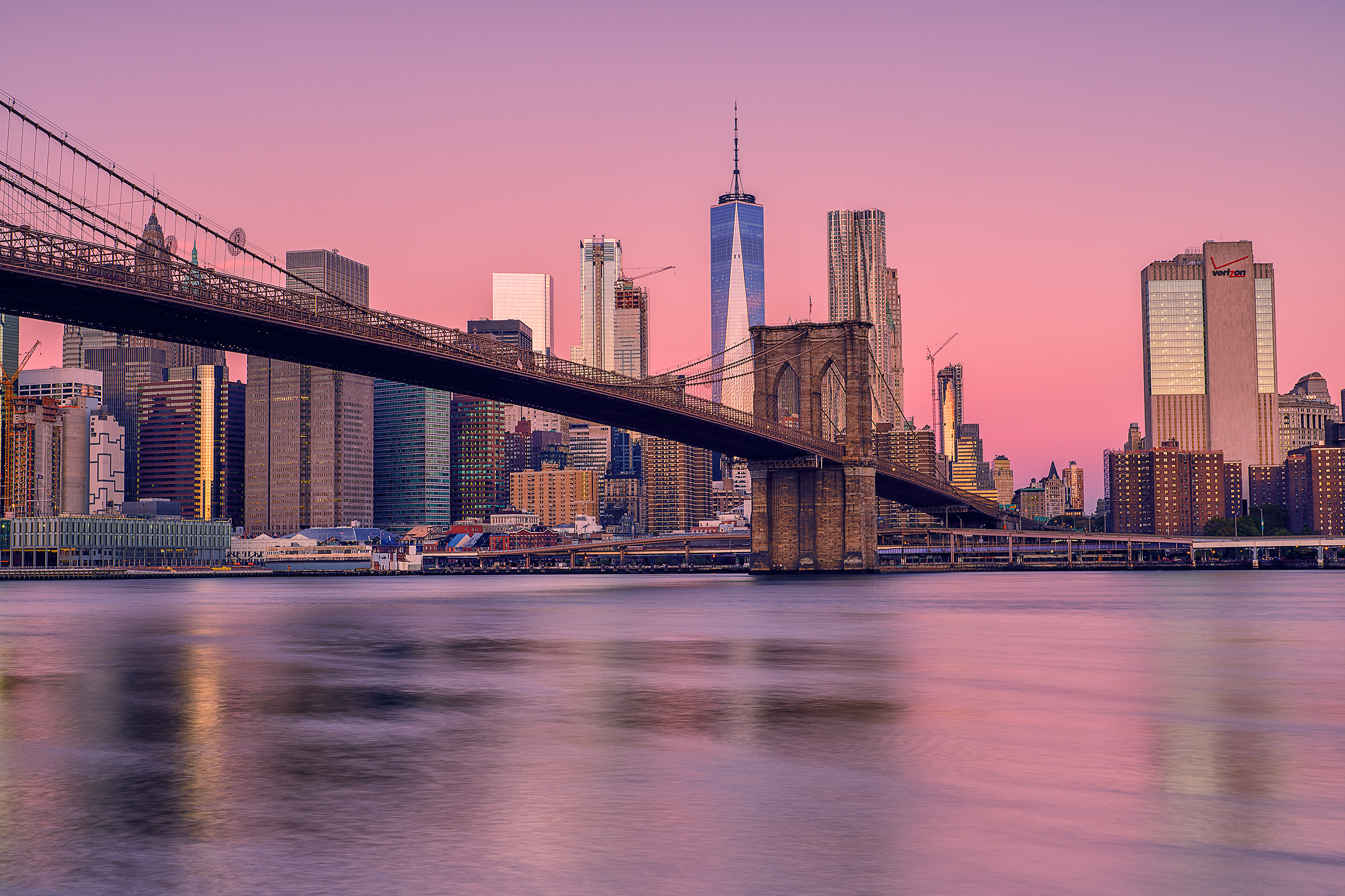 Skyline di Manhattan all'alba