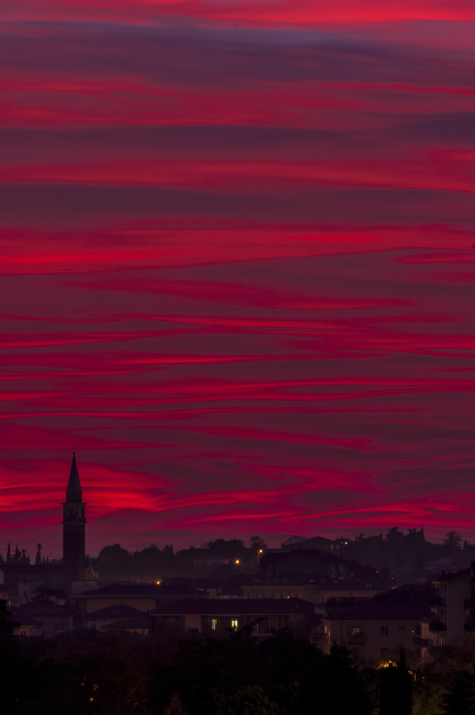 Cielo rosso d'autunno su Verona