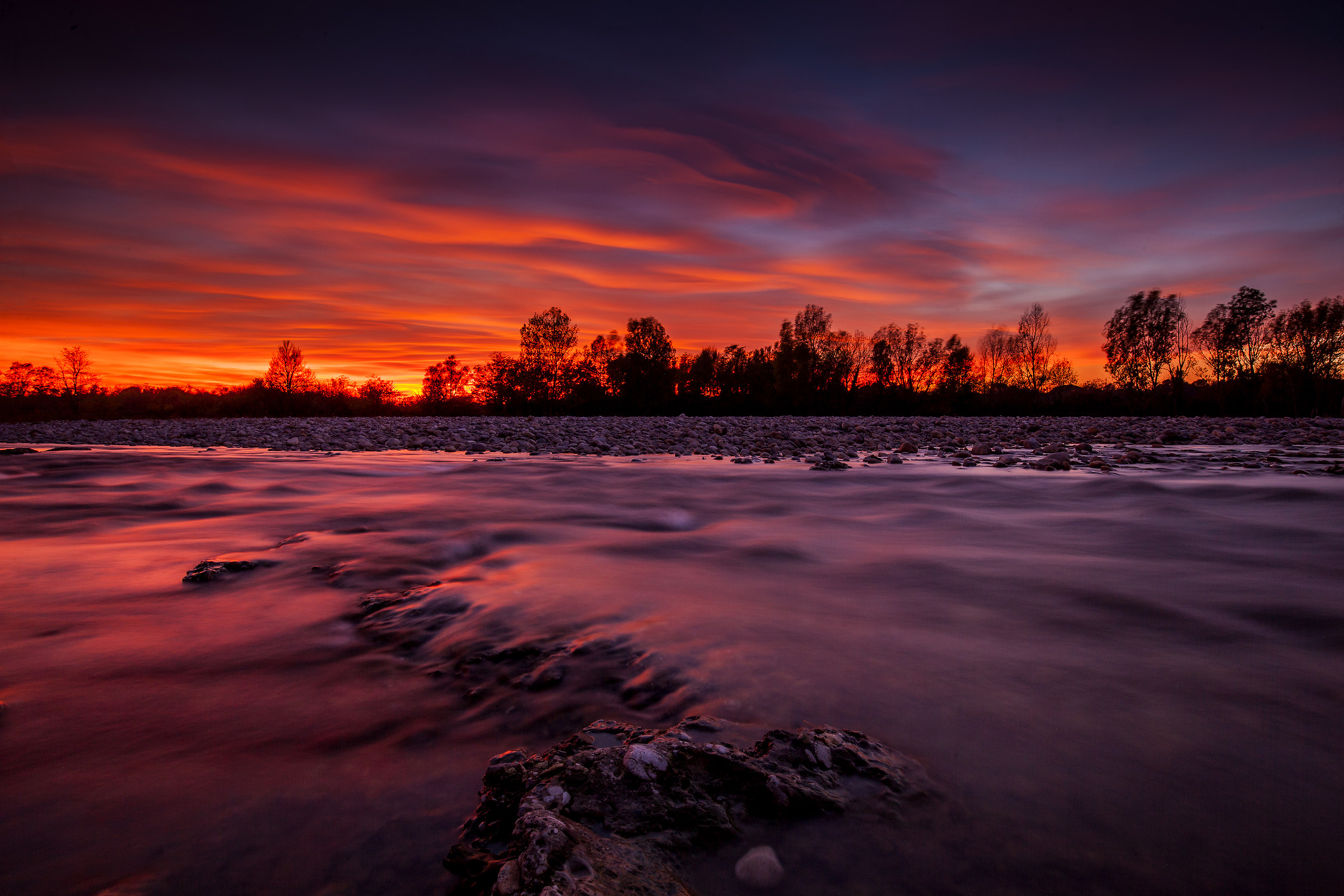tramonto sul fiume