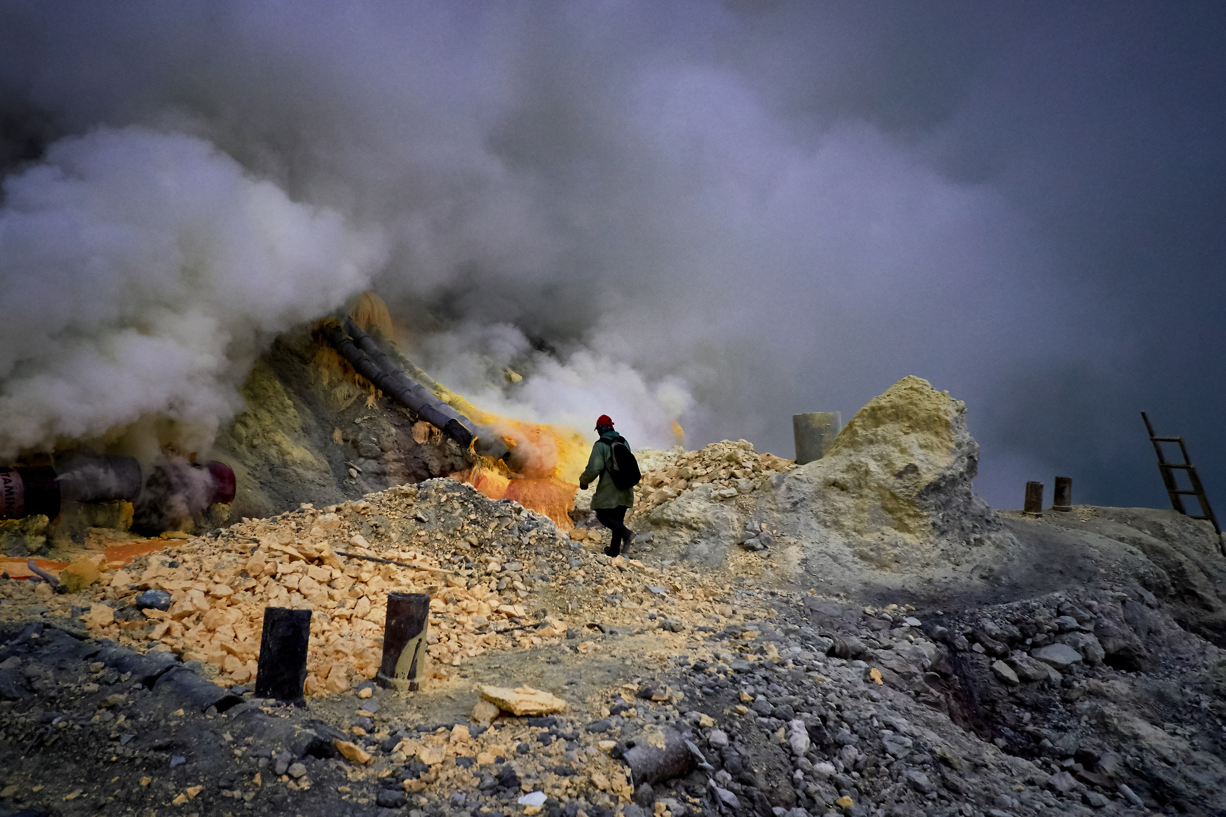 Foto scattata all'interno del cratere del vulcano Ijen