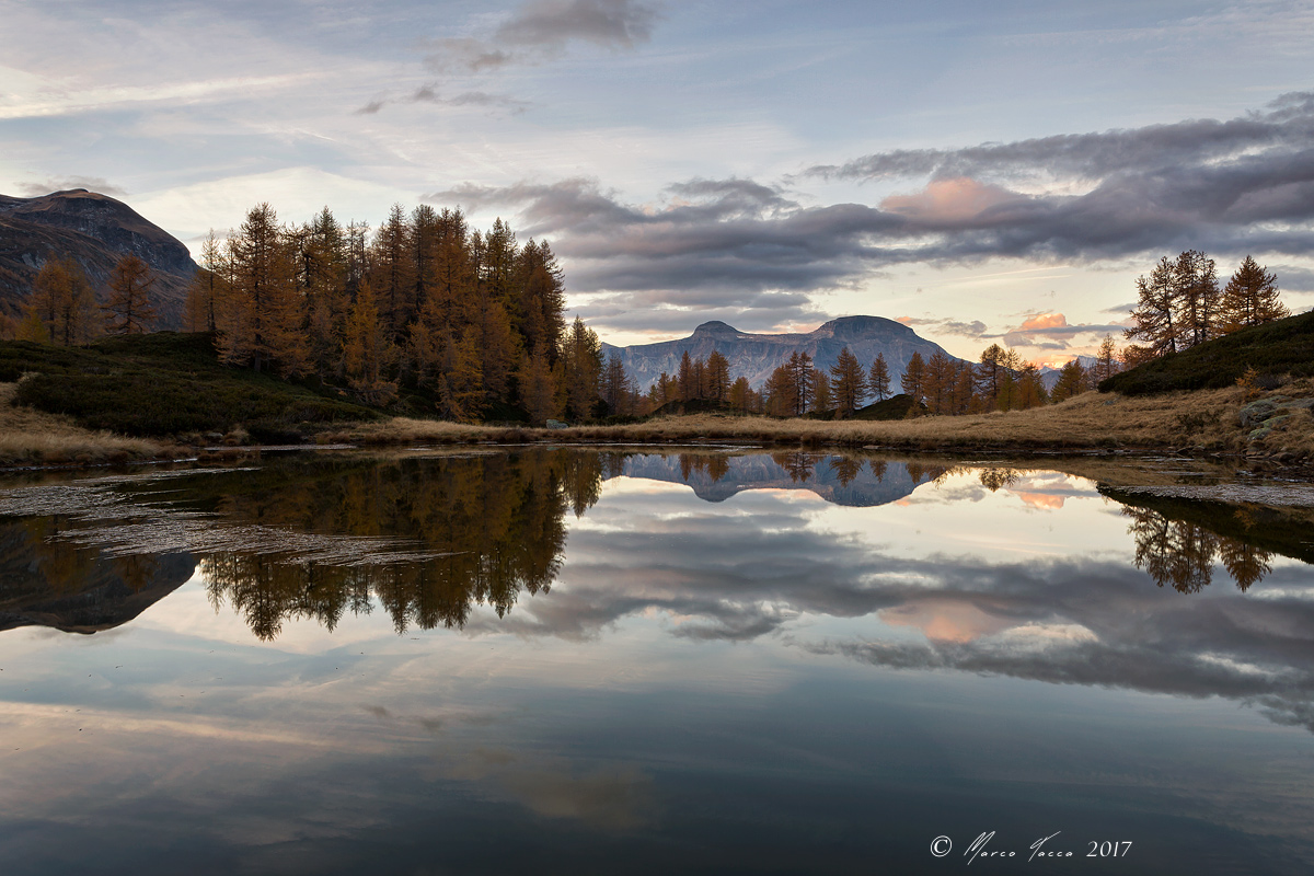 Reflections at dawn ...