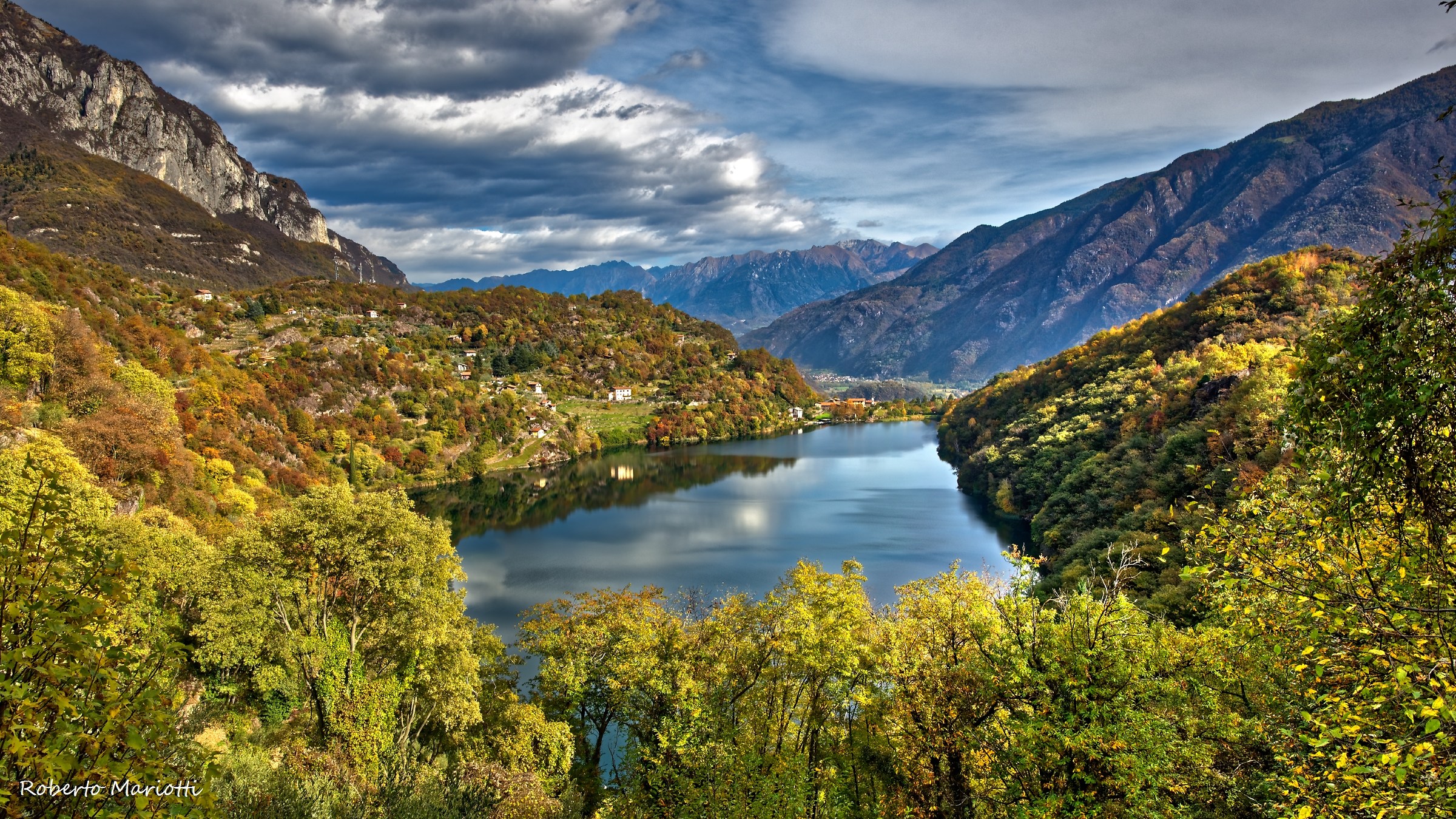 Autumn colors at Lago Moro