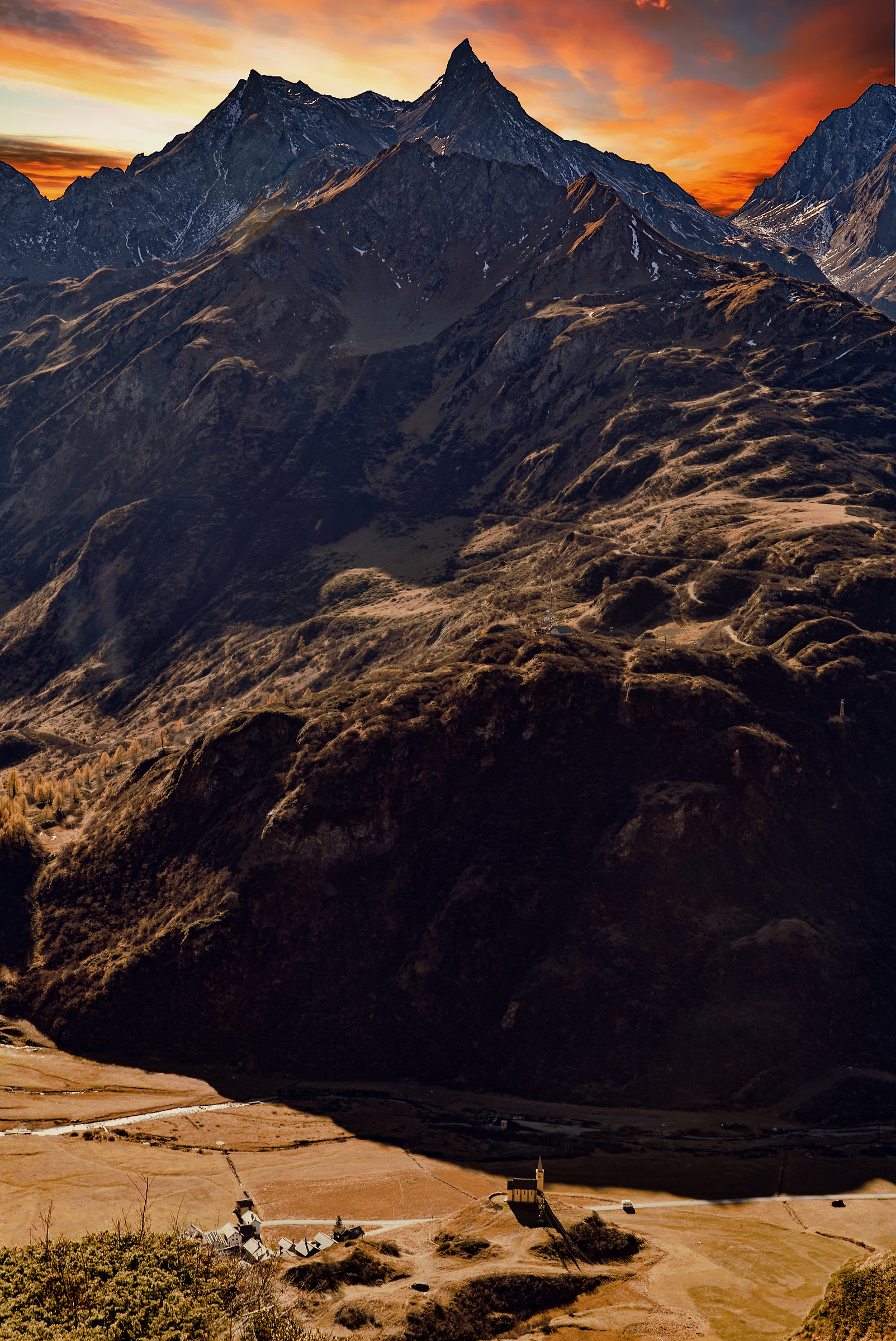 La chiesetta e la montagna