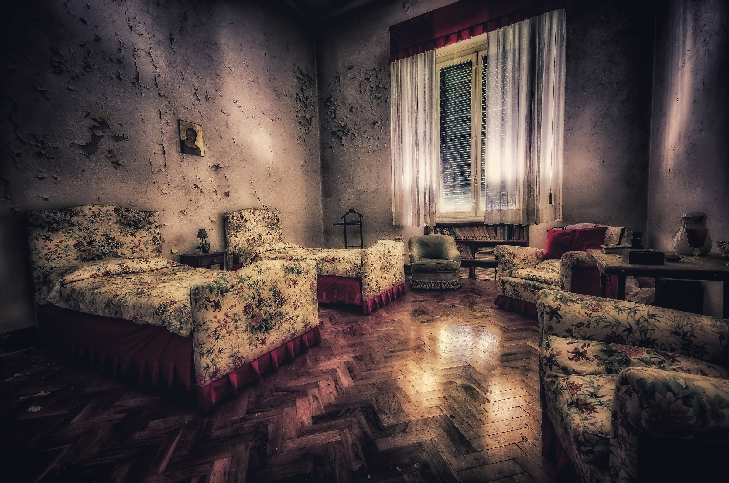 Lights and shadows in the abandoned house ... villa E.