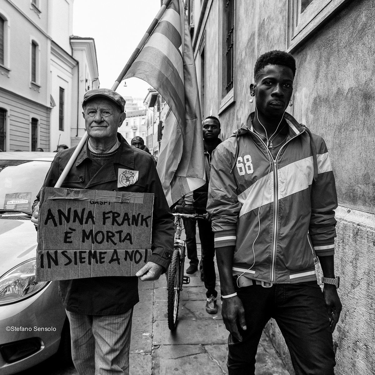marching for the welcome - manifestation