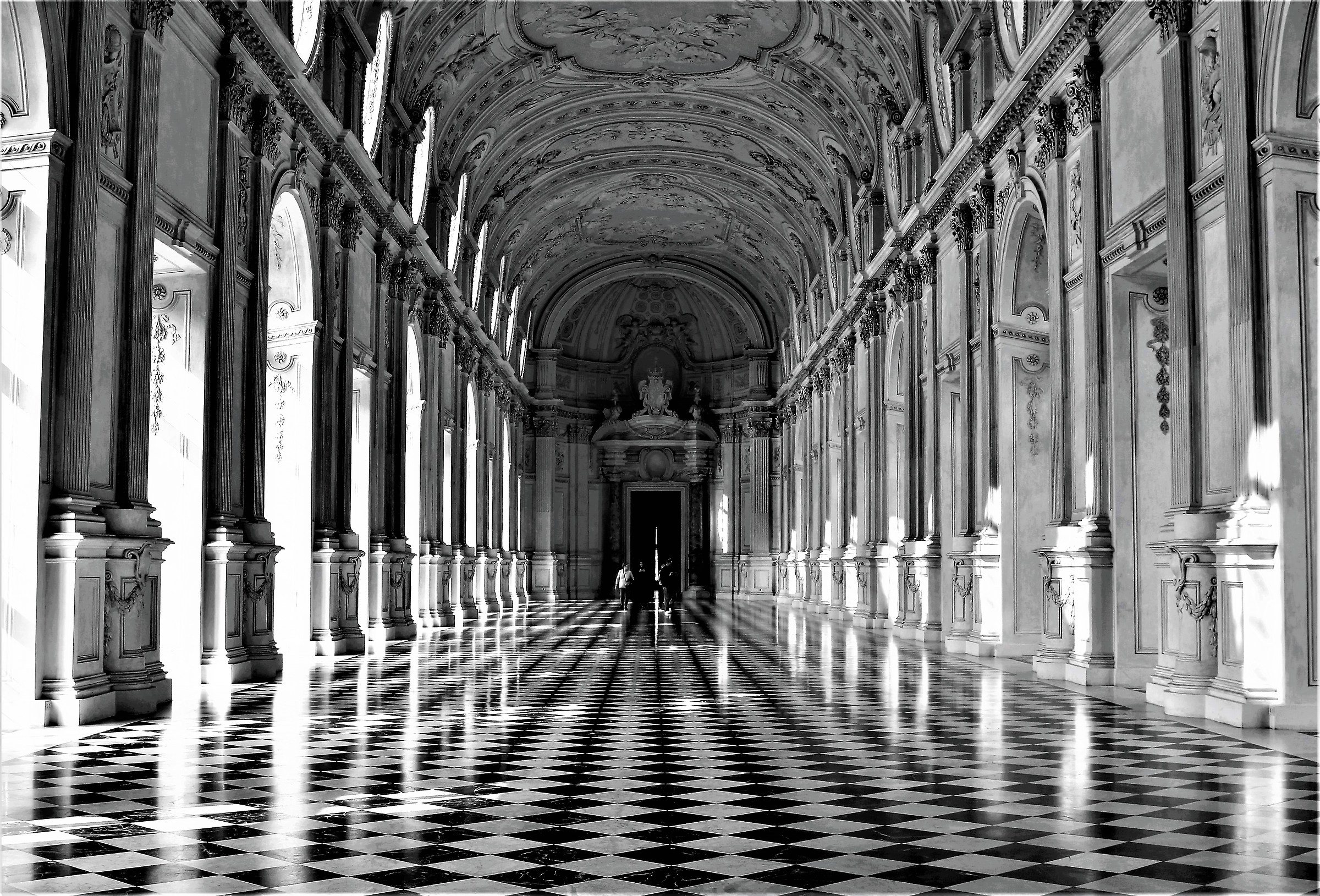 Interior of the Venaria Reggia - b / n version