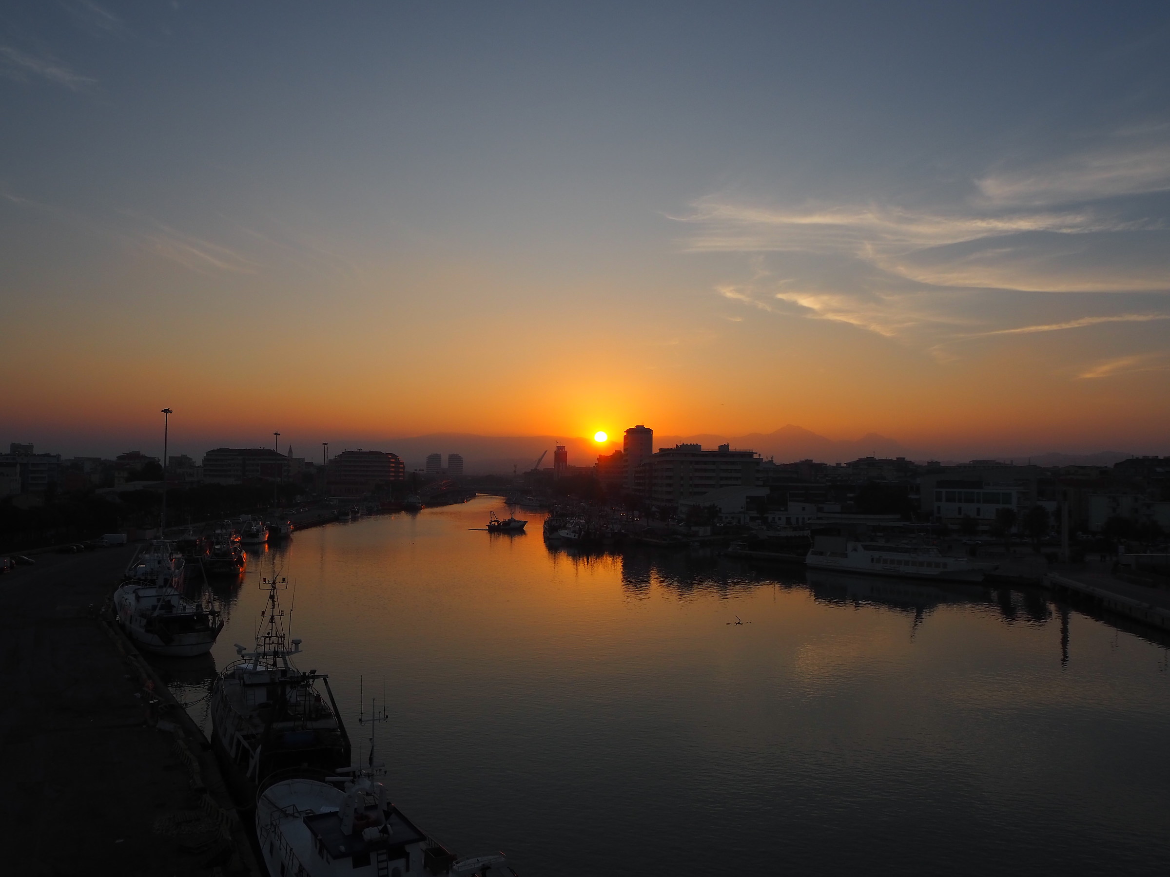 Tramonto porto di Pescara