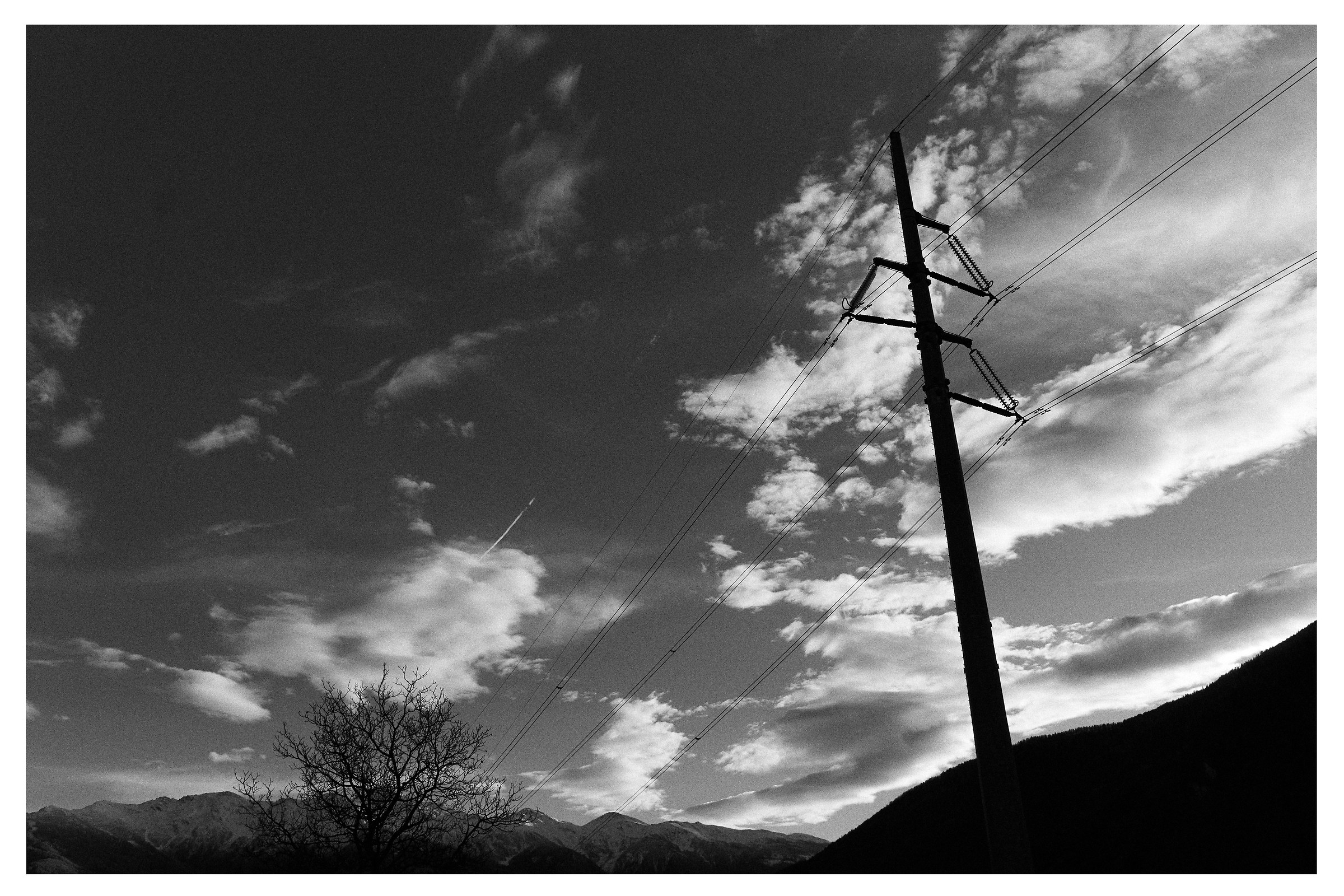 il traliccio tra le nuvole