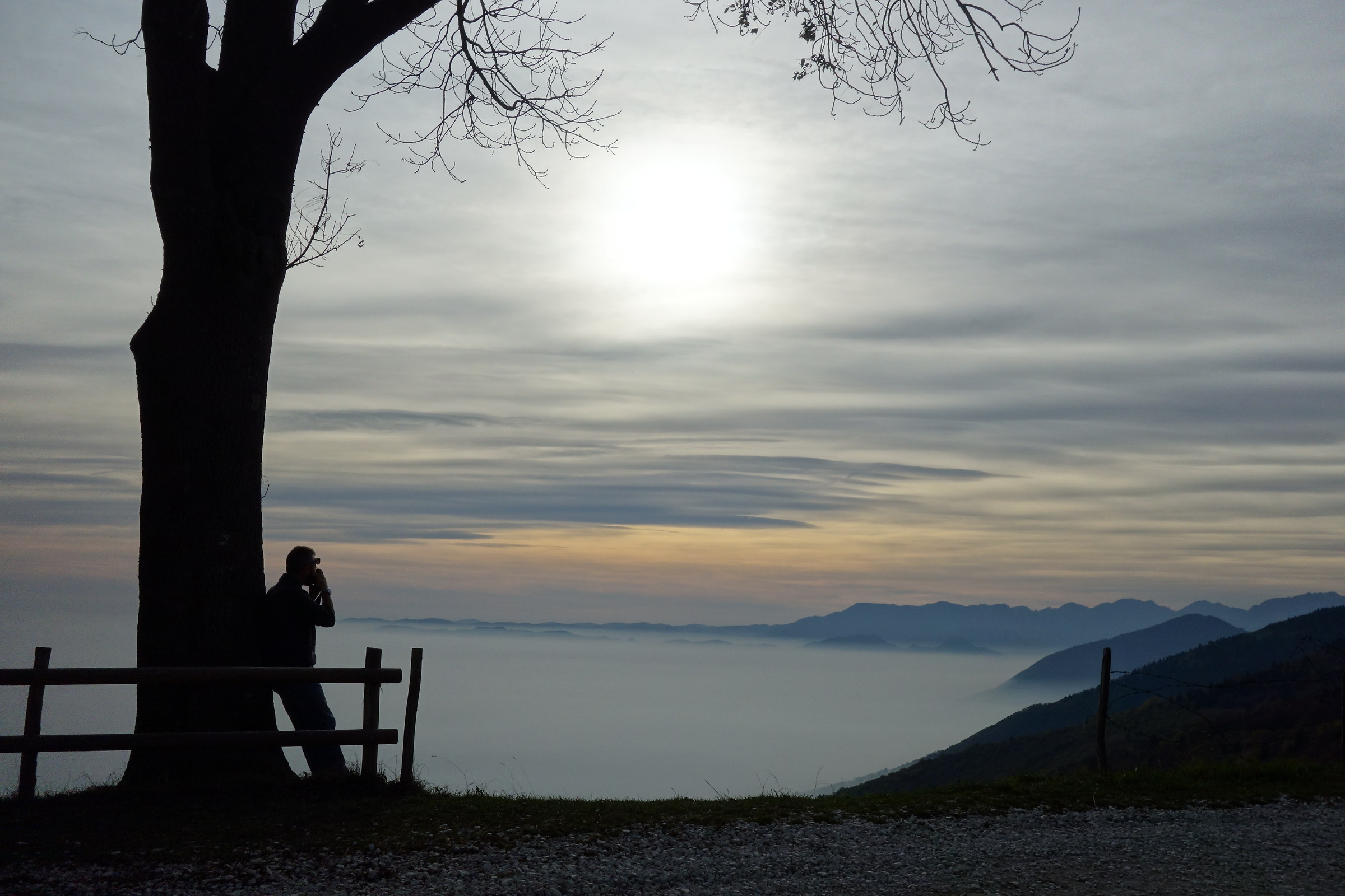 Photographer photographed in the sea suspended