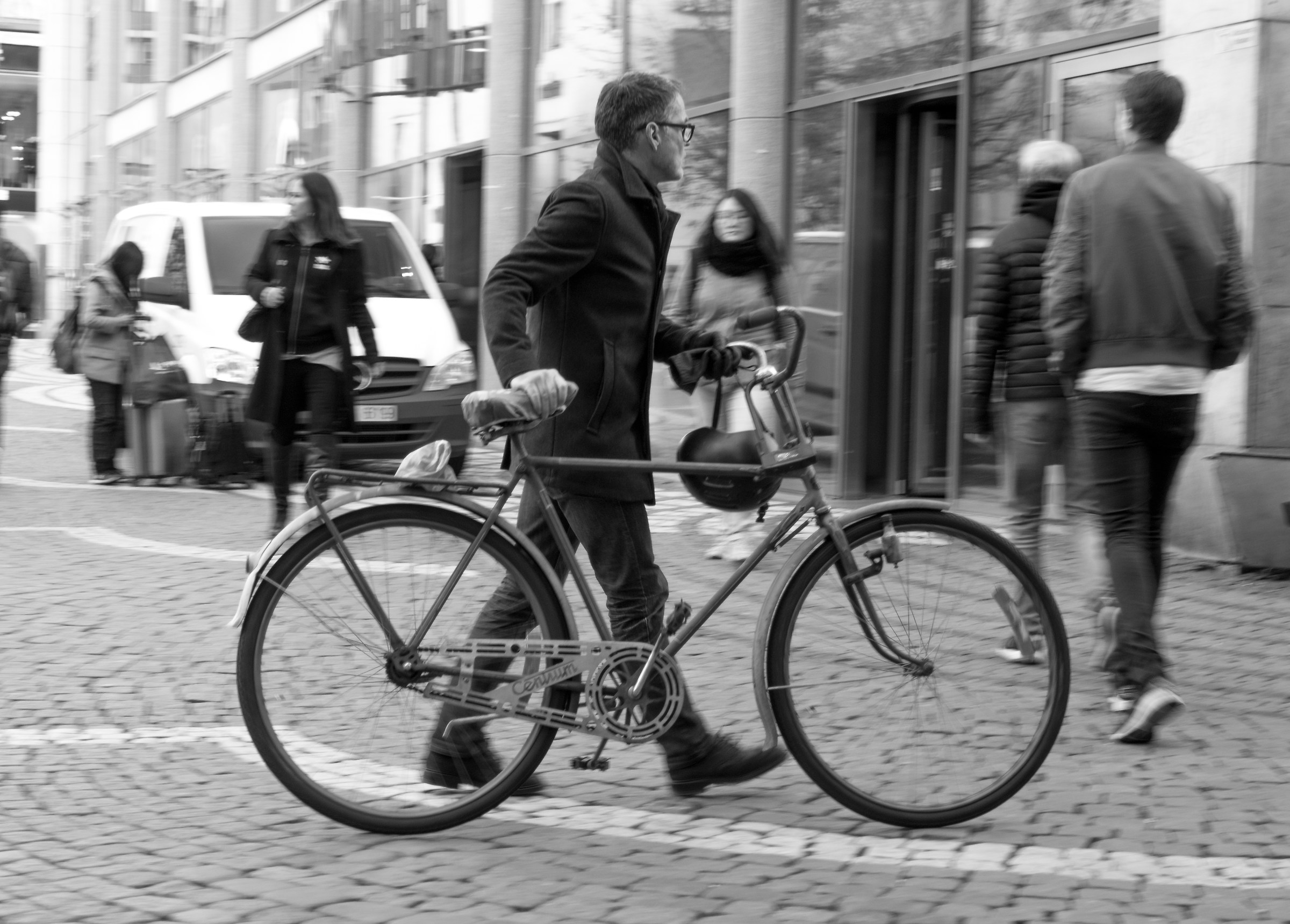 Approach to the street