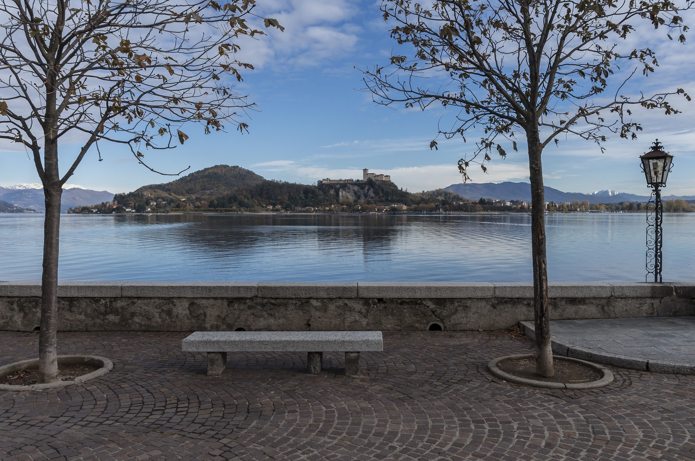 Angera vista dal Porto Antico di Arona - 1