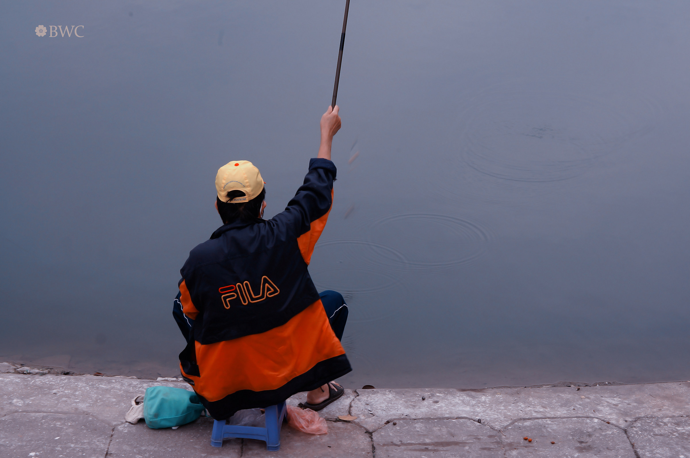 Povero Lui Sfortunato Pescatore, Il Pesce È Fuori