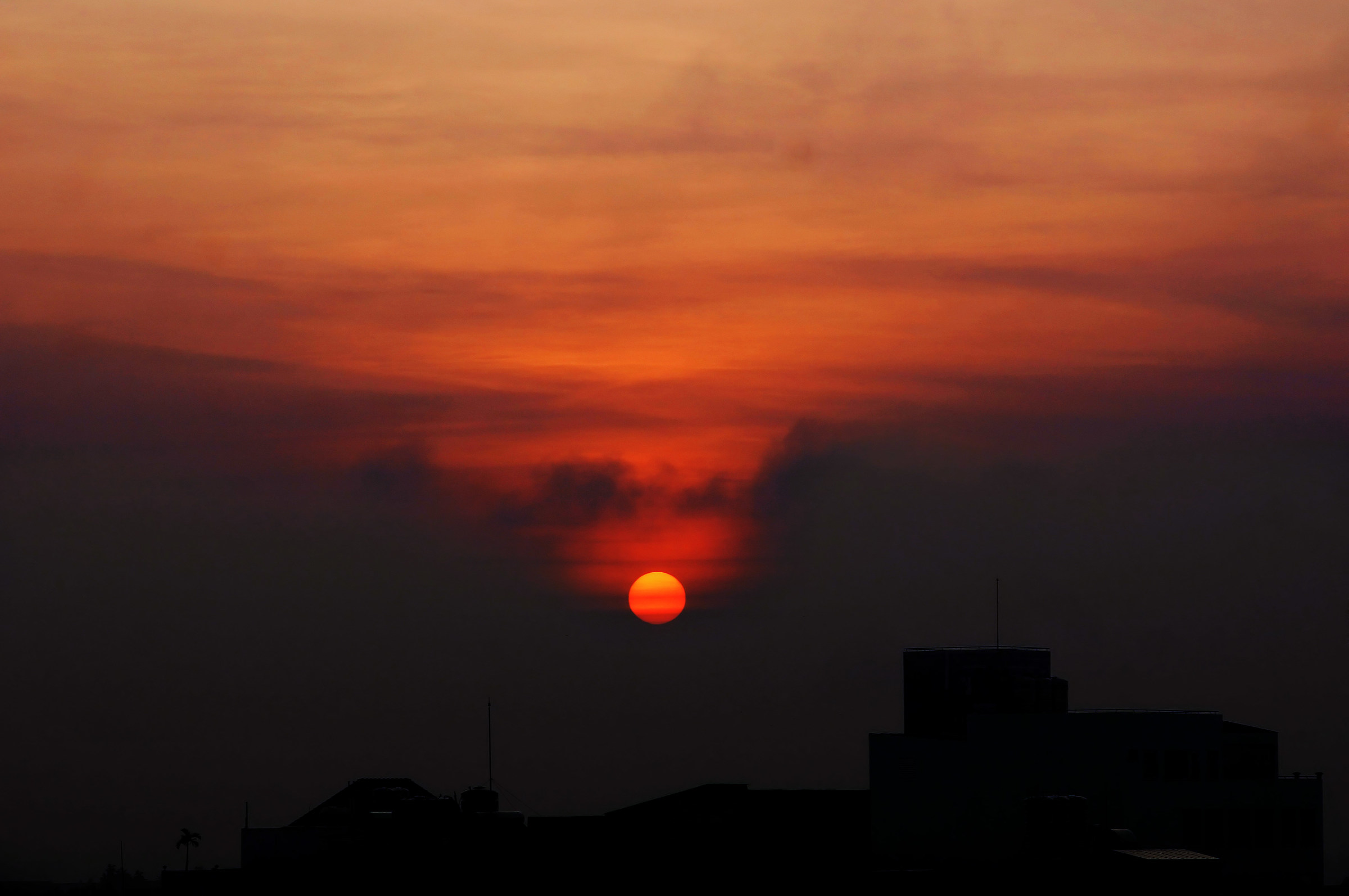 Alla porta - fuori dalla finestra