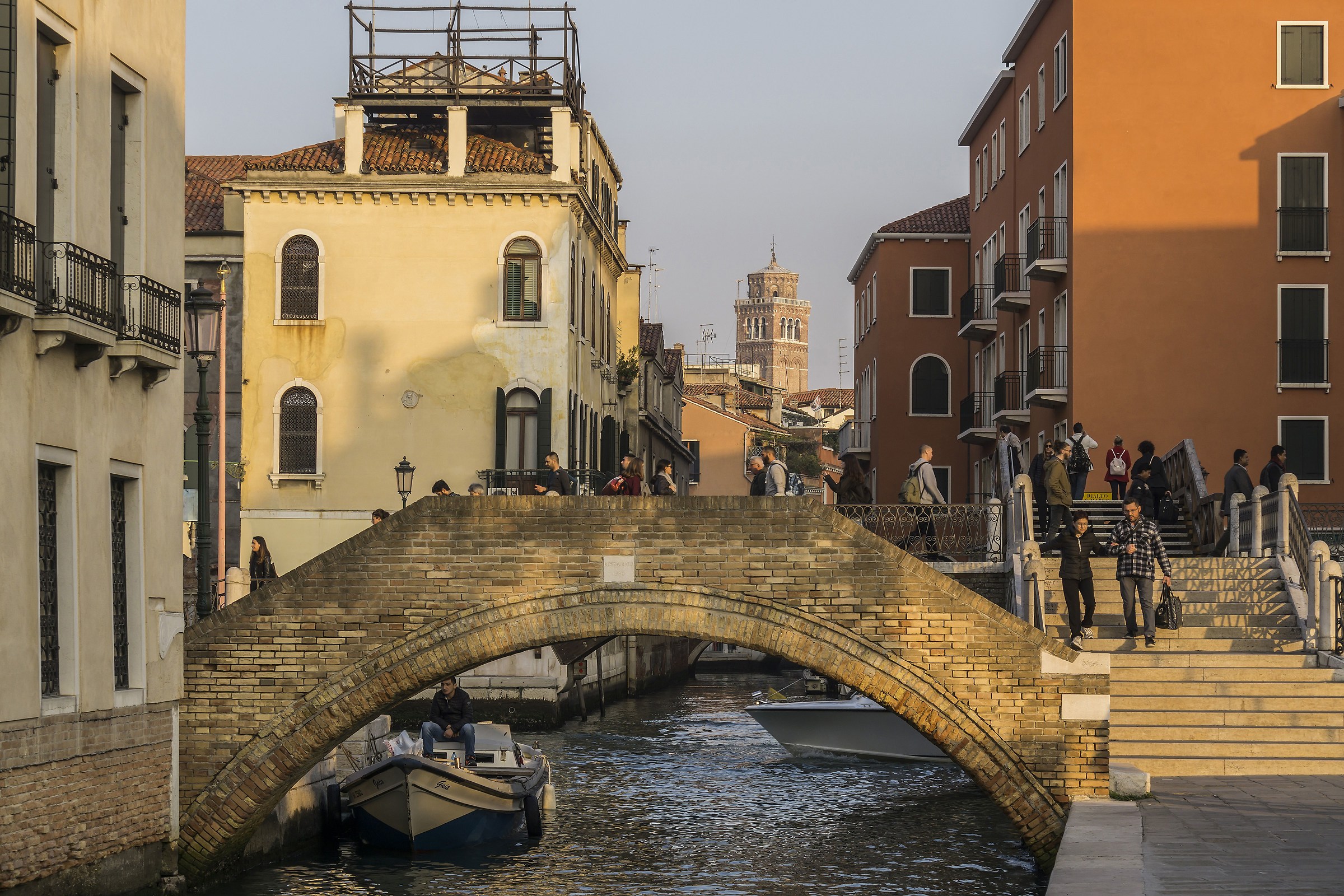 Rio del Magazen and the bell tower of the Frari - 1