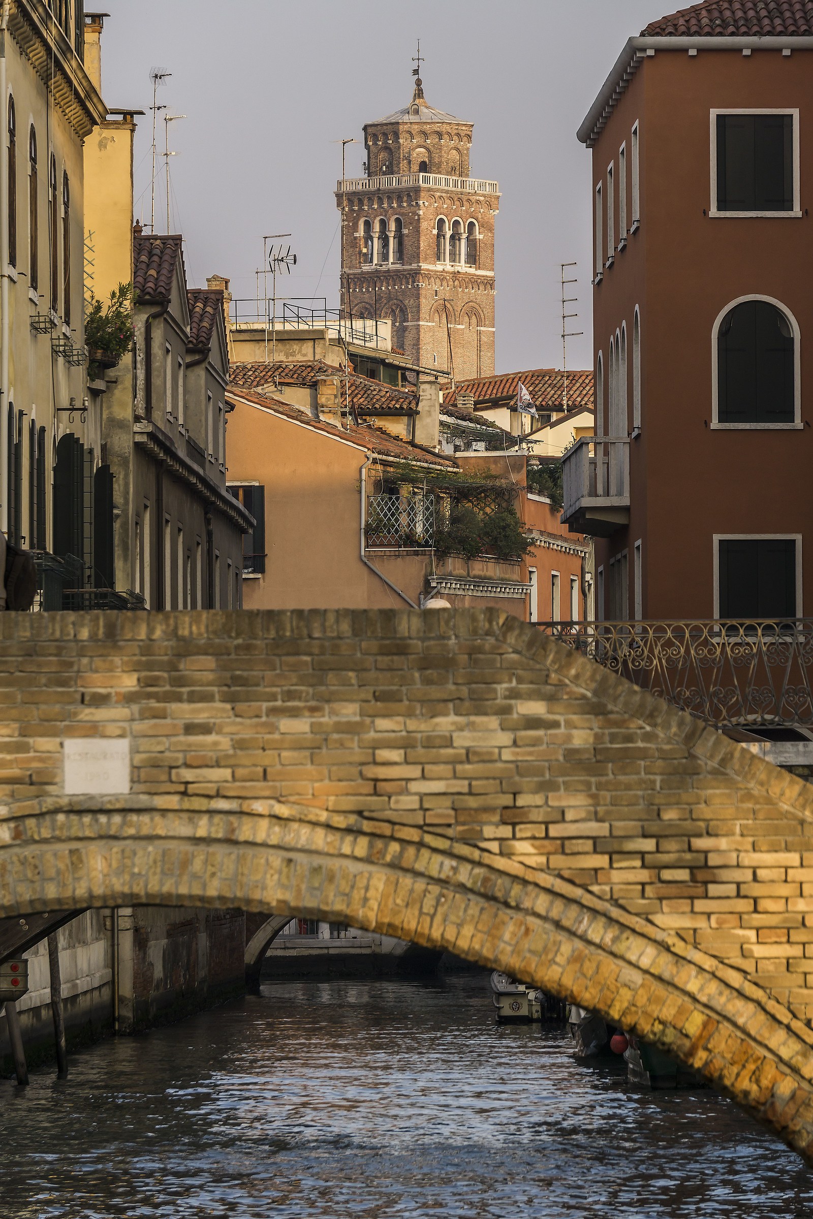 Rio del Magazen and the bell tower of the Frari - 2