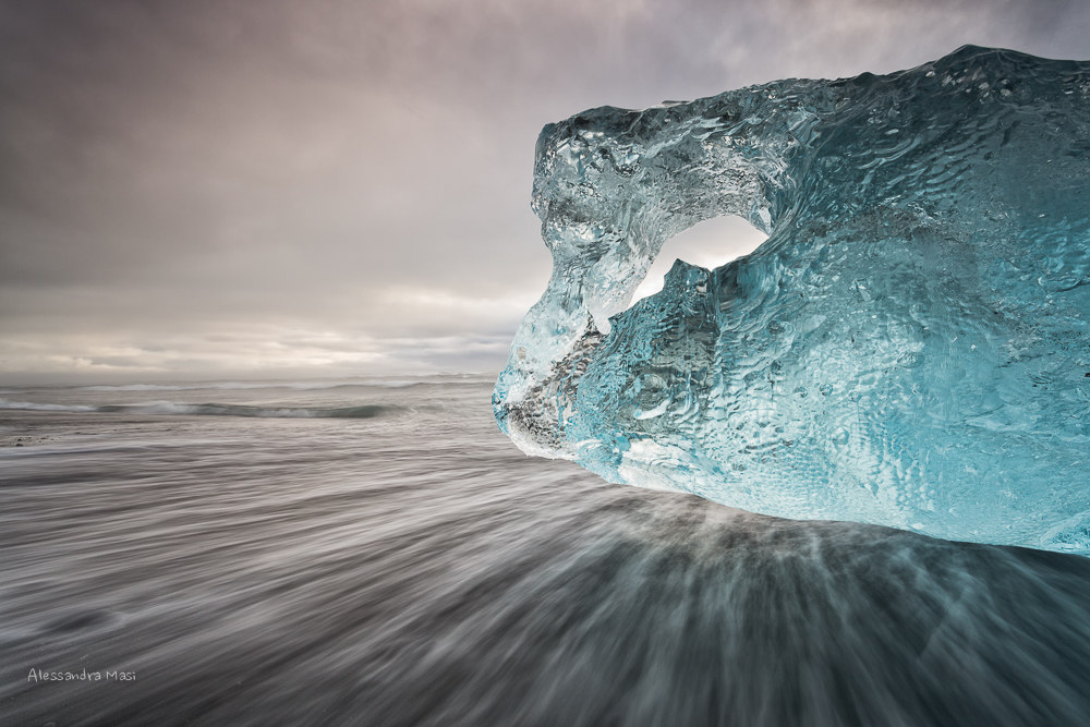 Strane forme di ghiaccio sulla spiaggia dei diamanti.