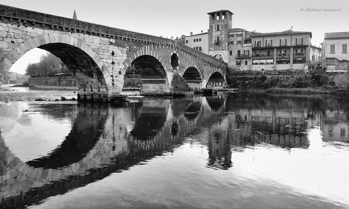 The Stone Bridge in b / n