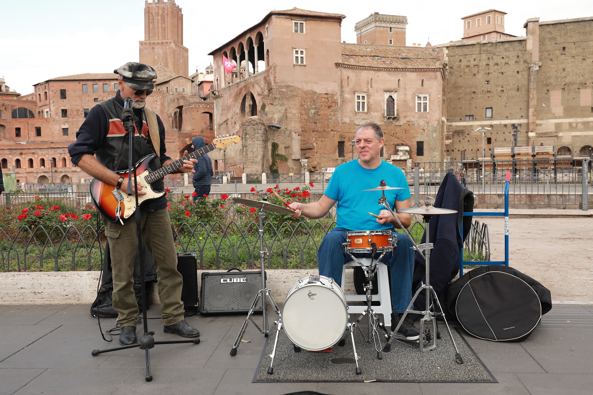 roma street of holes street artists