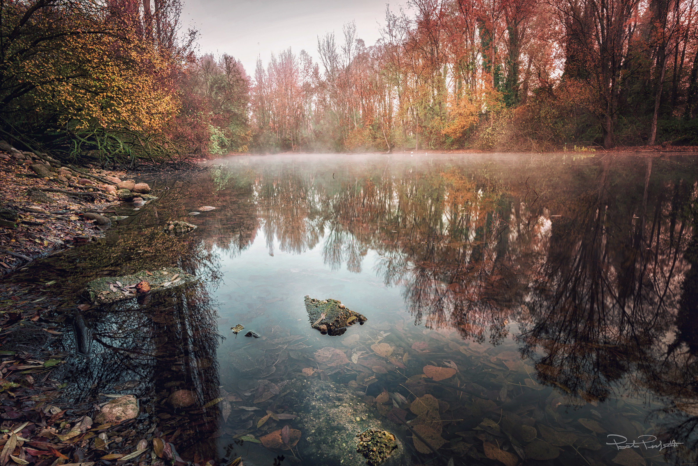 Autumn on the bench of Mincio