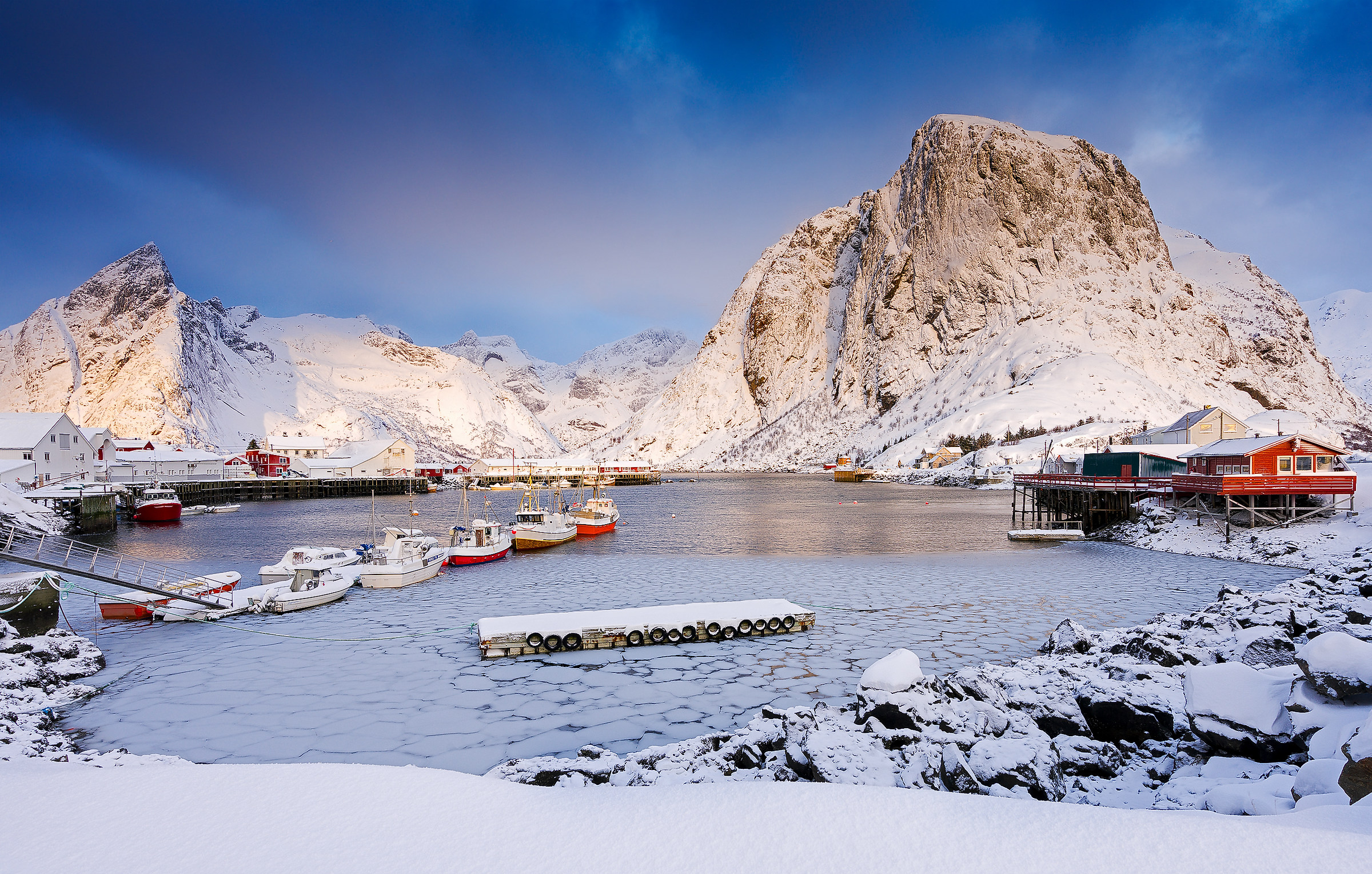 Winter sunrise at Hamnoy