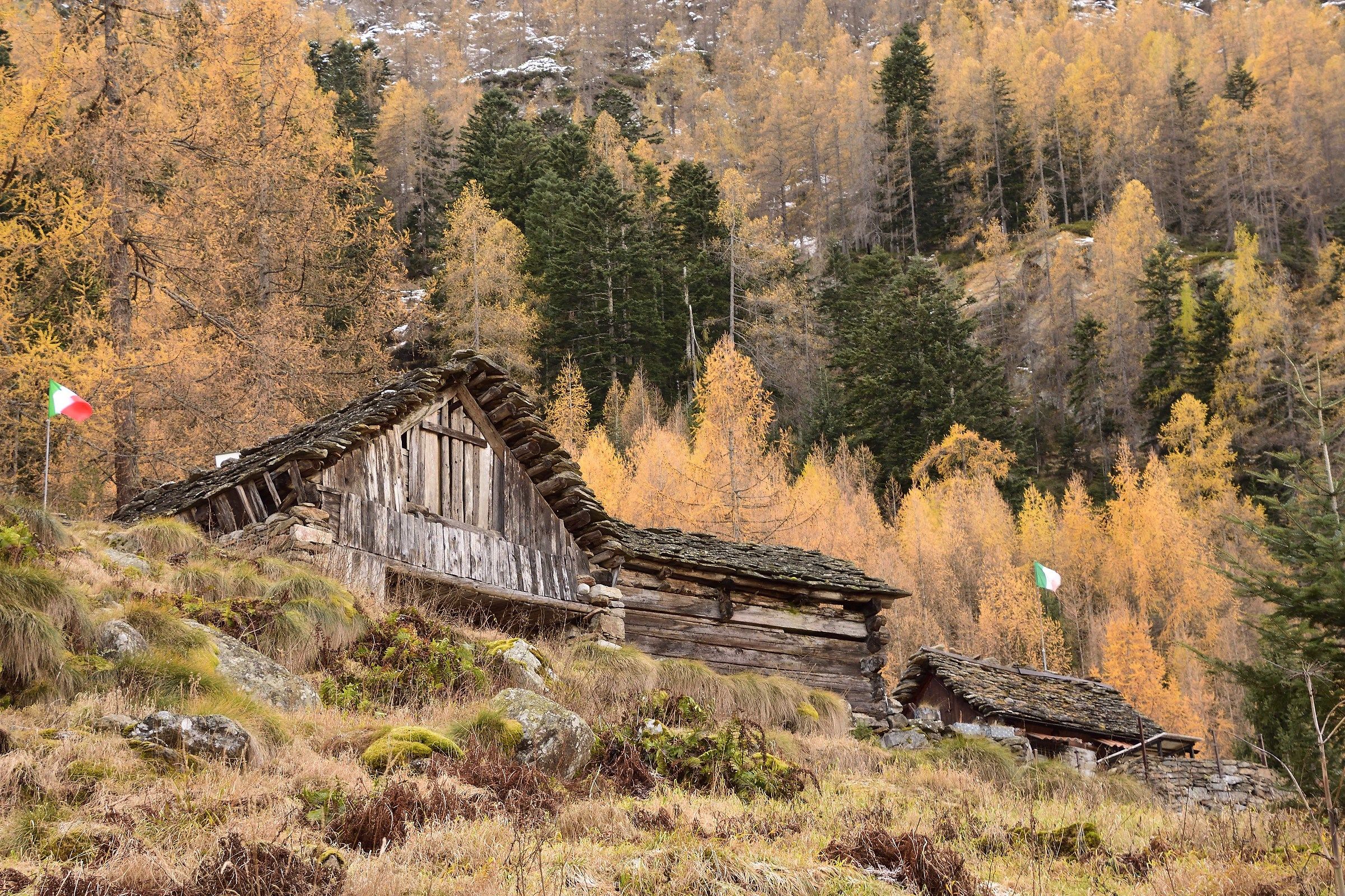 hut along the way back to the lake