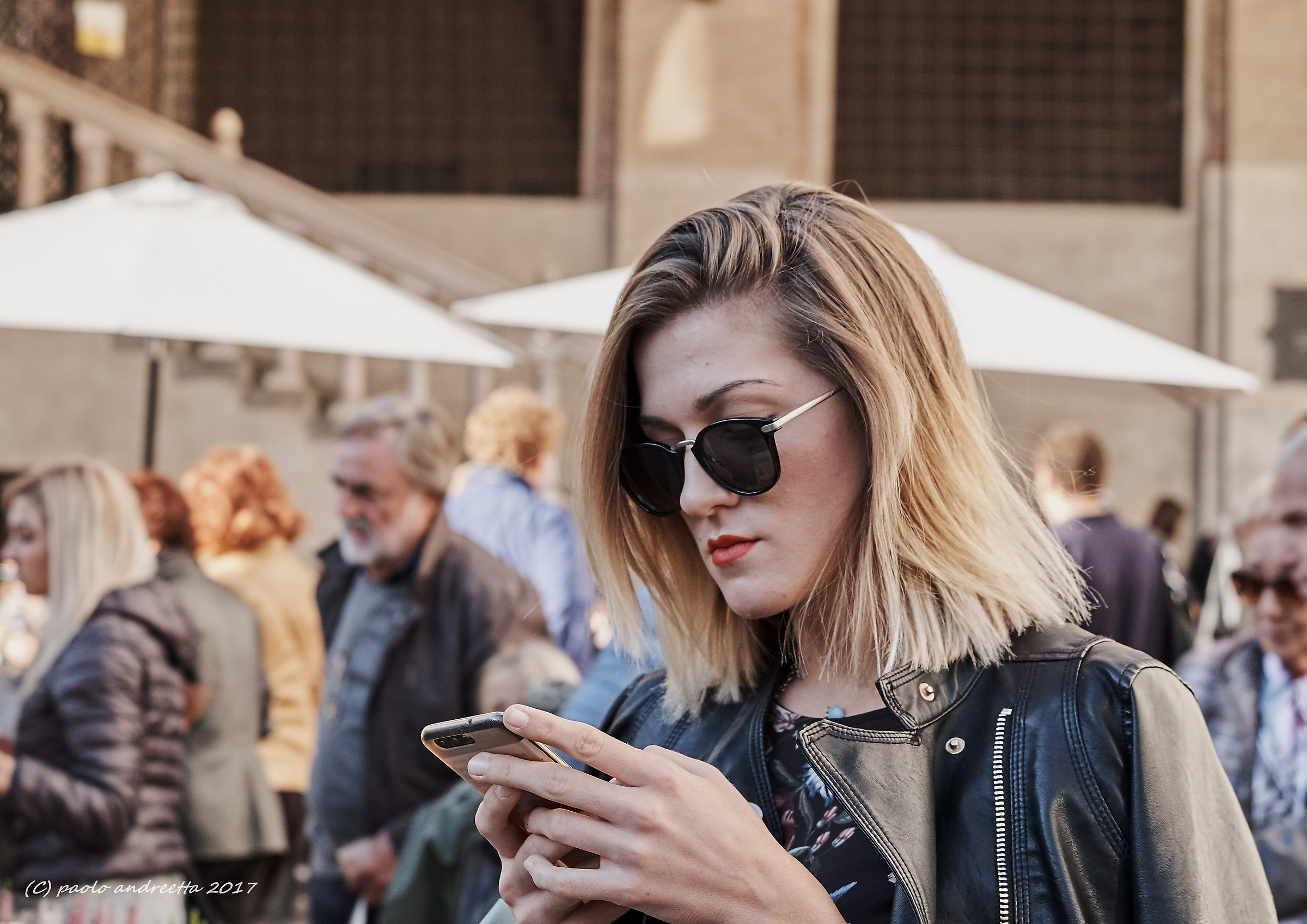 Do I phone or not, do I phone or not, who knows who ....