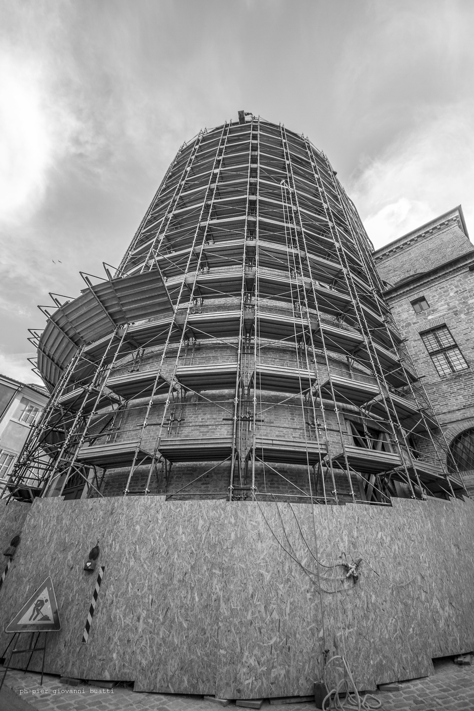 Sembra la torre di Pisa