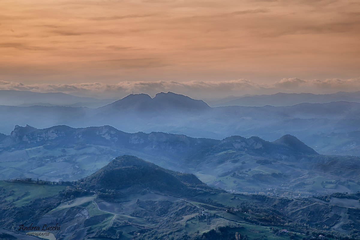 il digradar dei colli da S.Marino