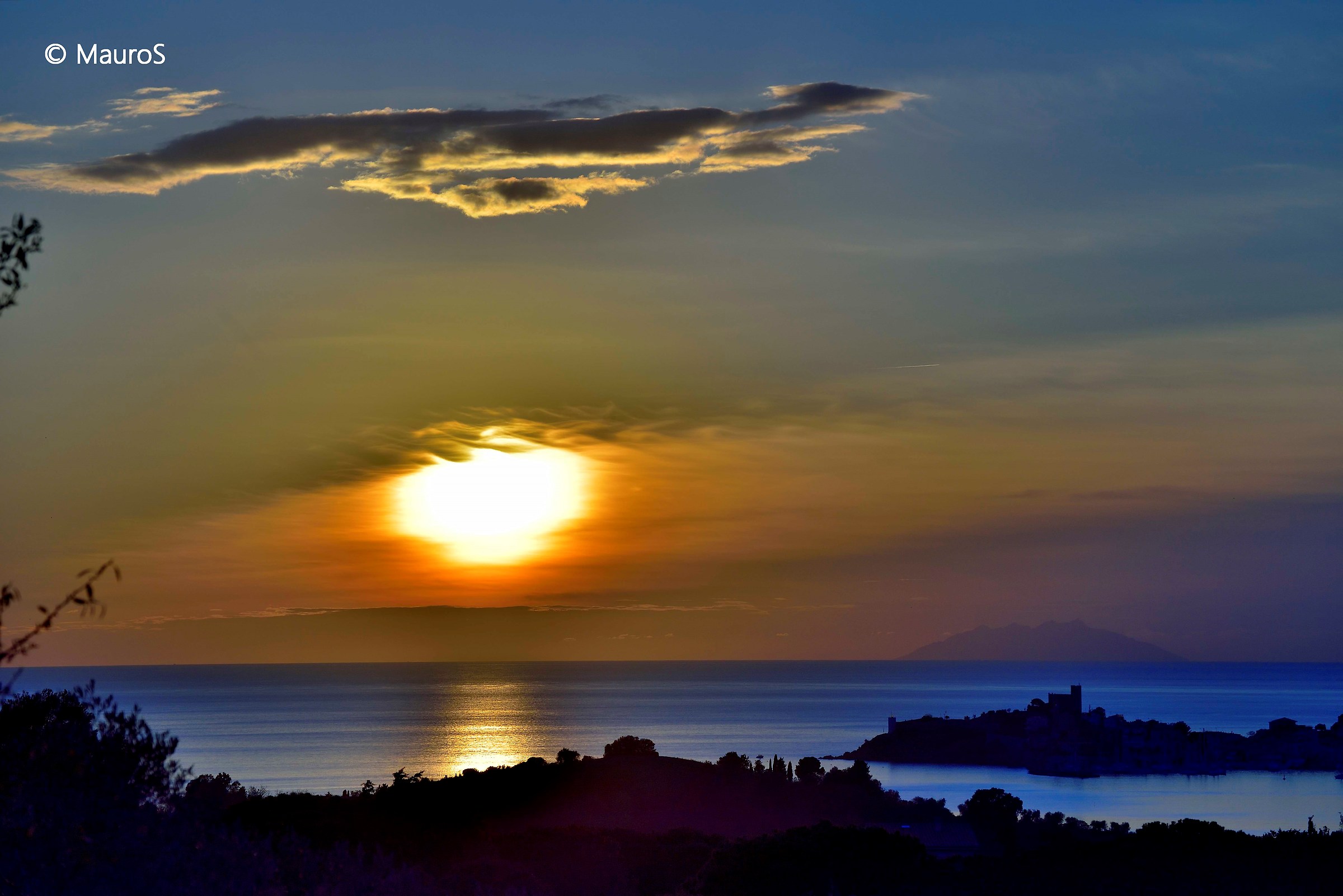 Sunset over thalamus and Montecristo