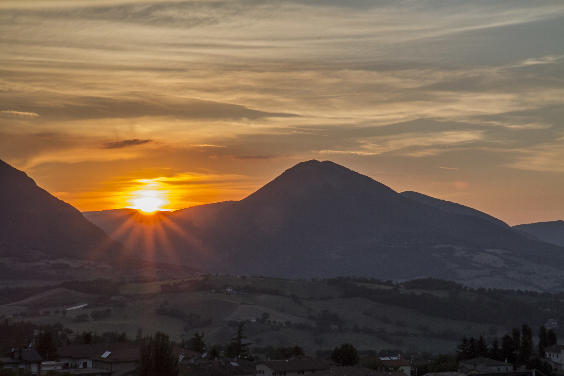 Tramonto tra monte Primo e Castel Santa Maria