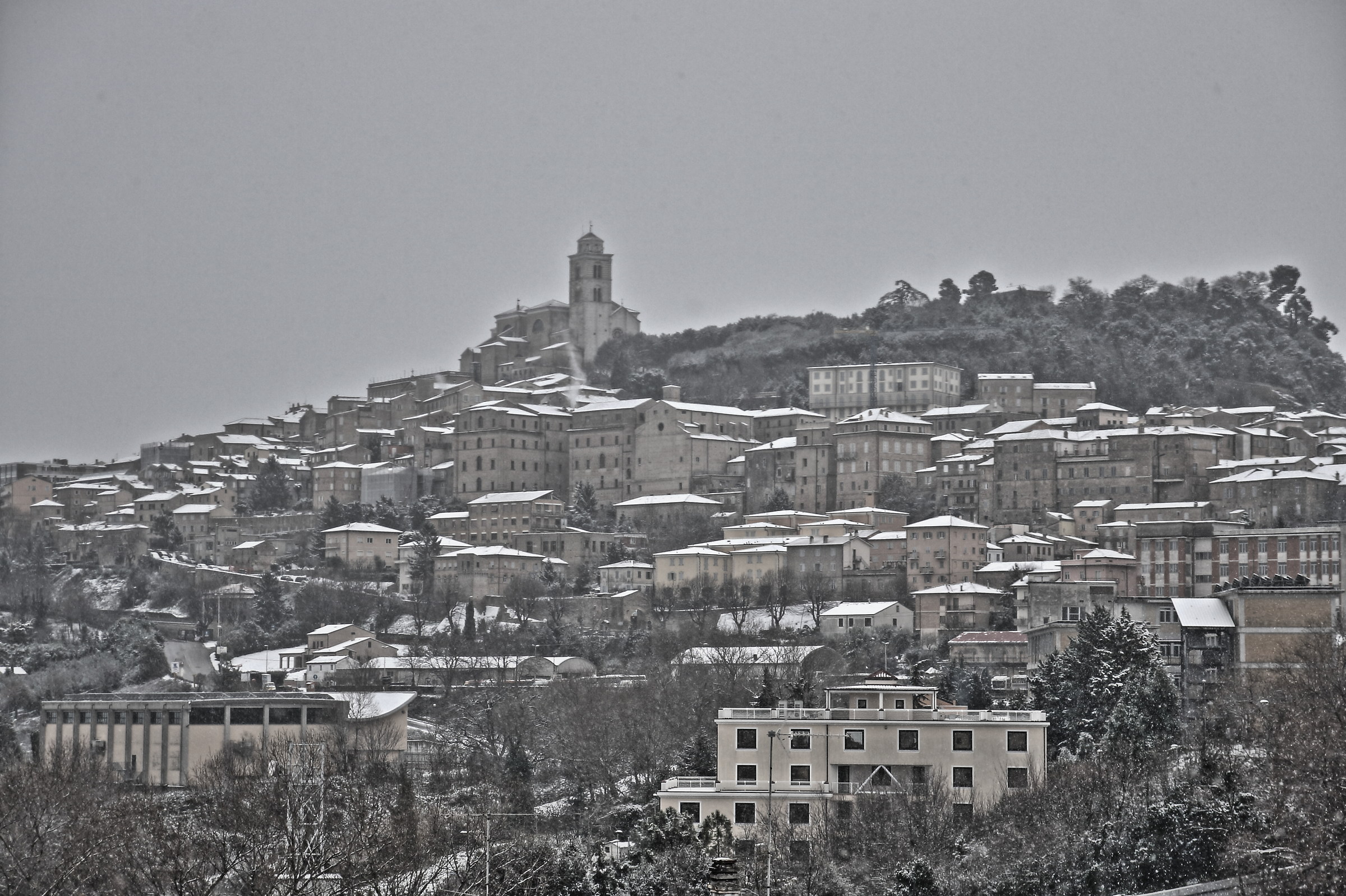 la neve sui tetti di Fermo