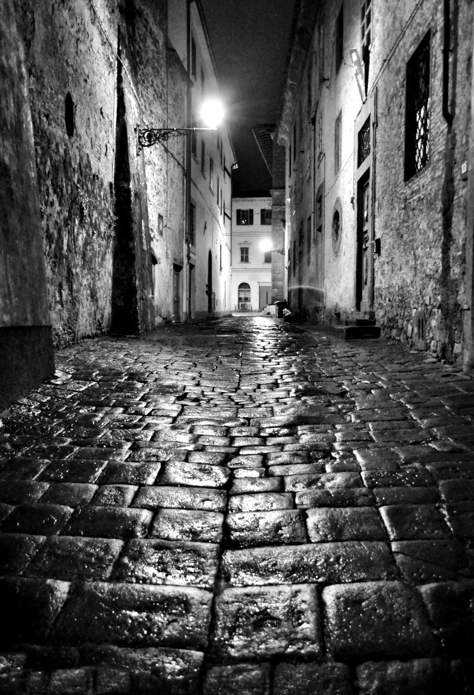 Vicolo di notte
