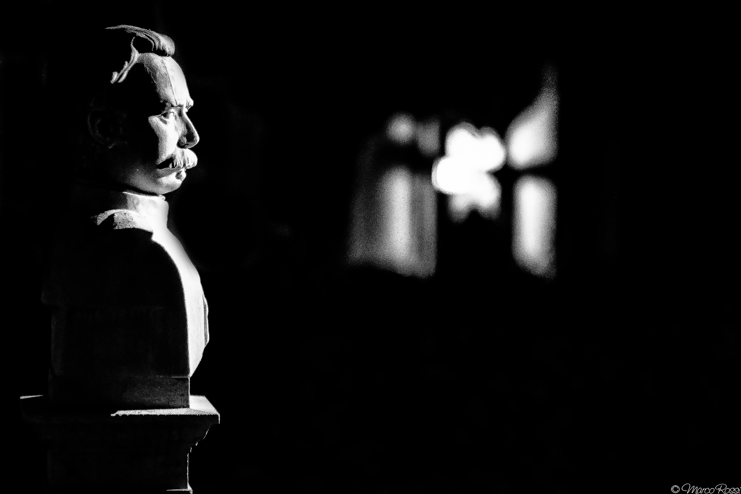 Shomèr ma mi-llailha