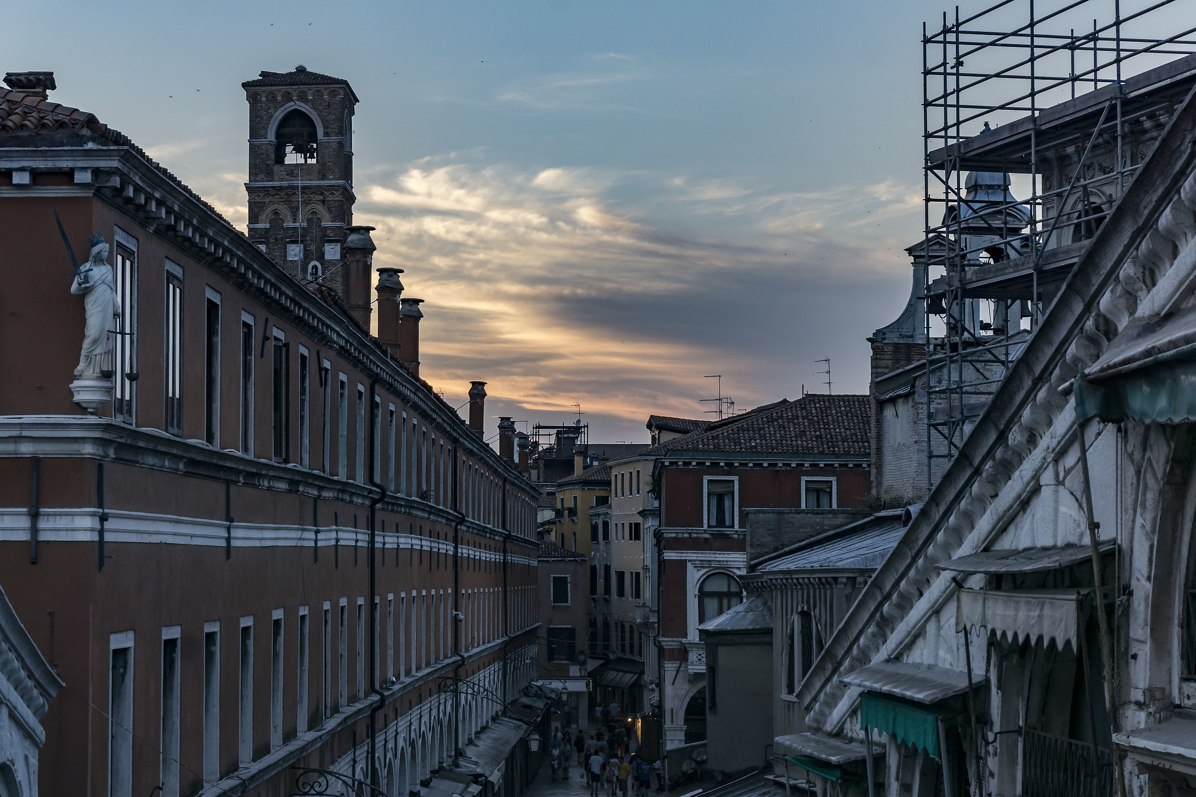 Tramonto sulla Ruga degli Orefici a Rialto - 1