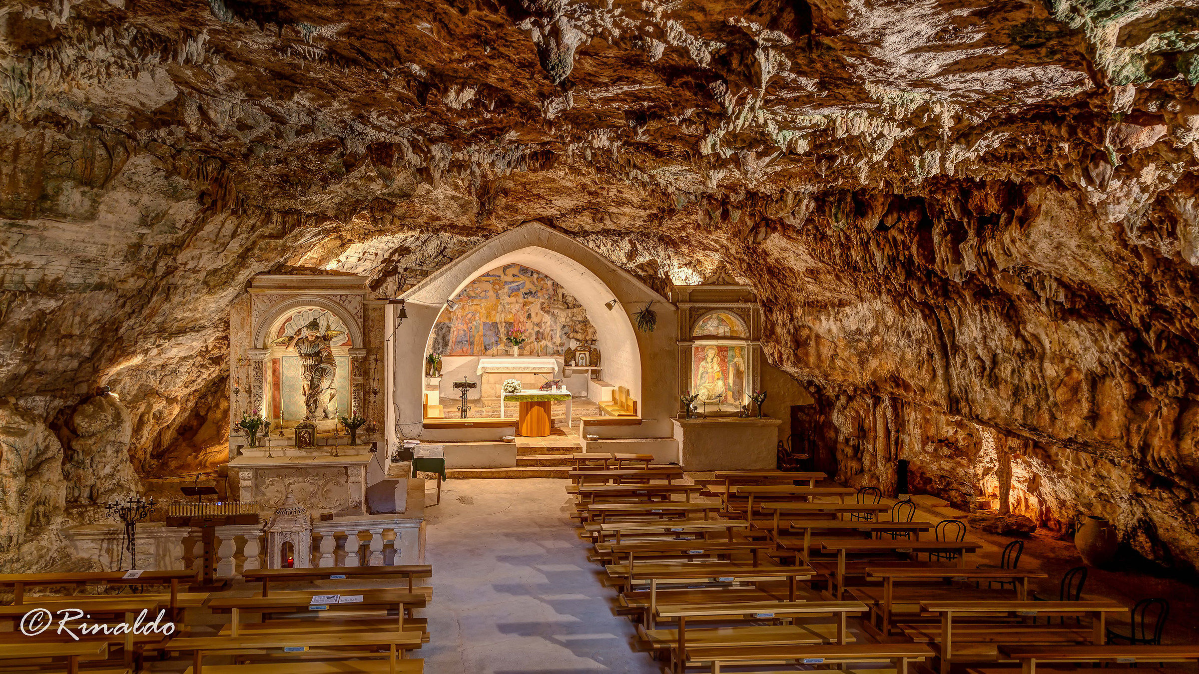 Grotta di San Michele in Monte Laureto a Putignano