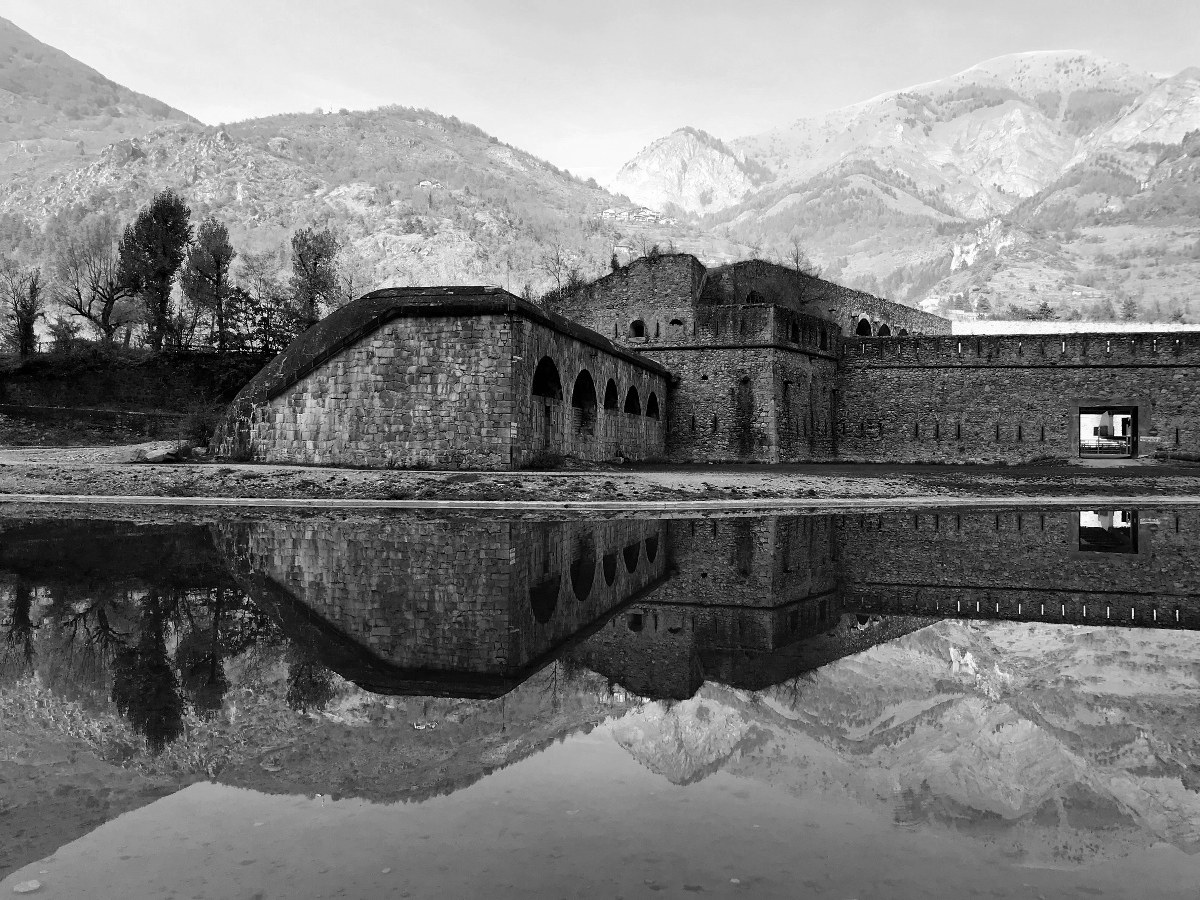 The Albertine Fort in the Mirror