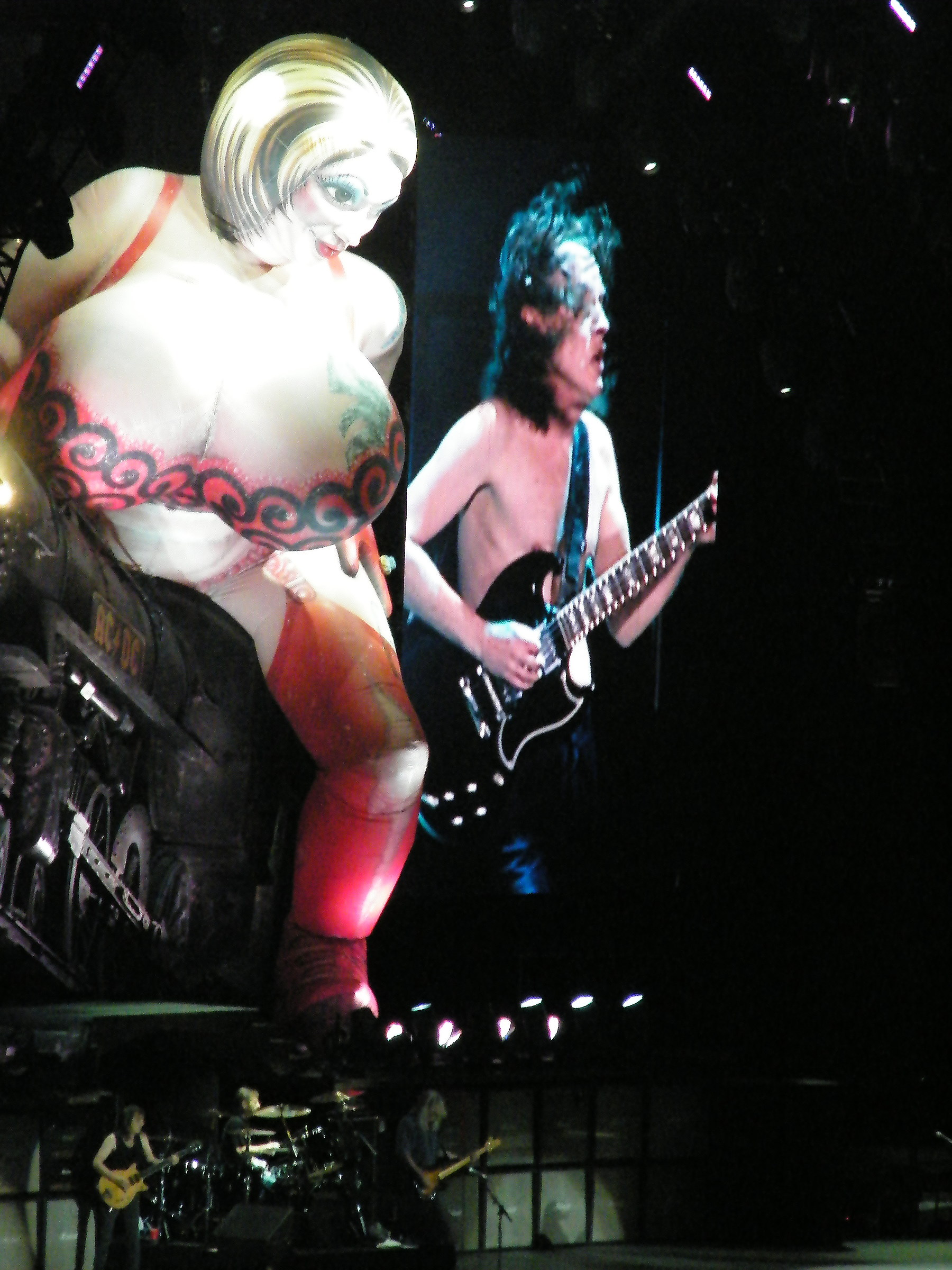 Malcolm Young AC / DC co-founder died